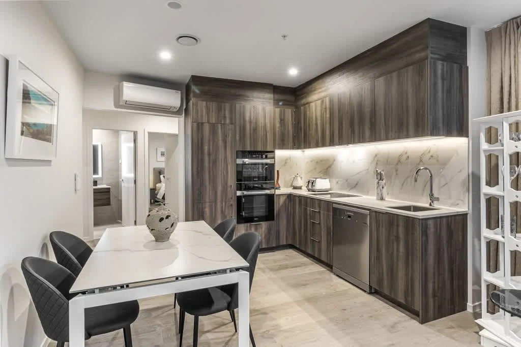 Premium 2br Flat In Auckland: Efficient Layout, Dedicated Home Office & High-speed Wifi #4