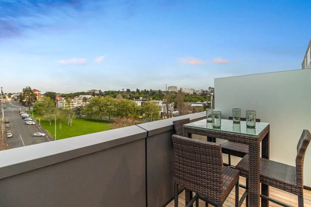 Premium 2br Flat In Auckland: Efficient Layout, Dedicated Home Office & High-speed Wifi #5
