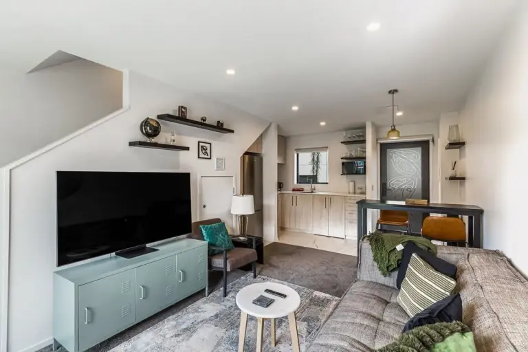 Cozy 2br Professional Flat Auckland - Dedicated Home Office & High-speed Wifi
