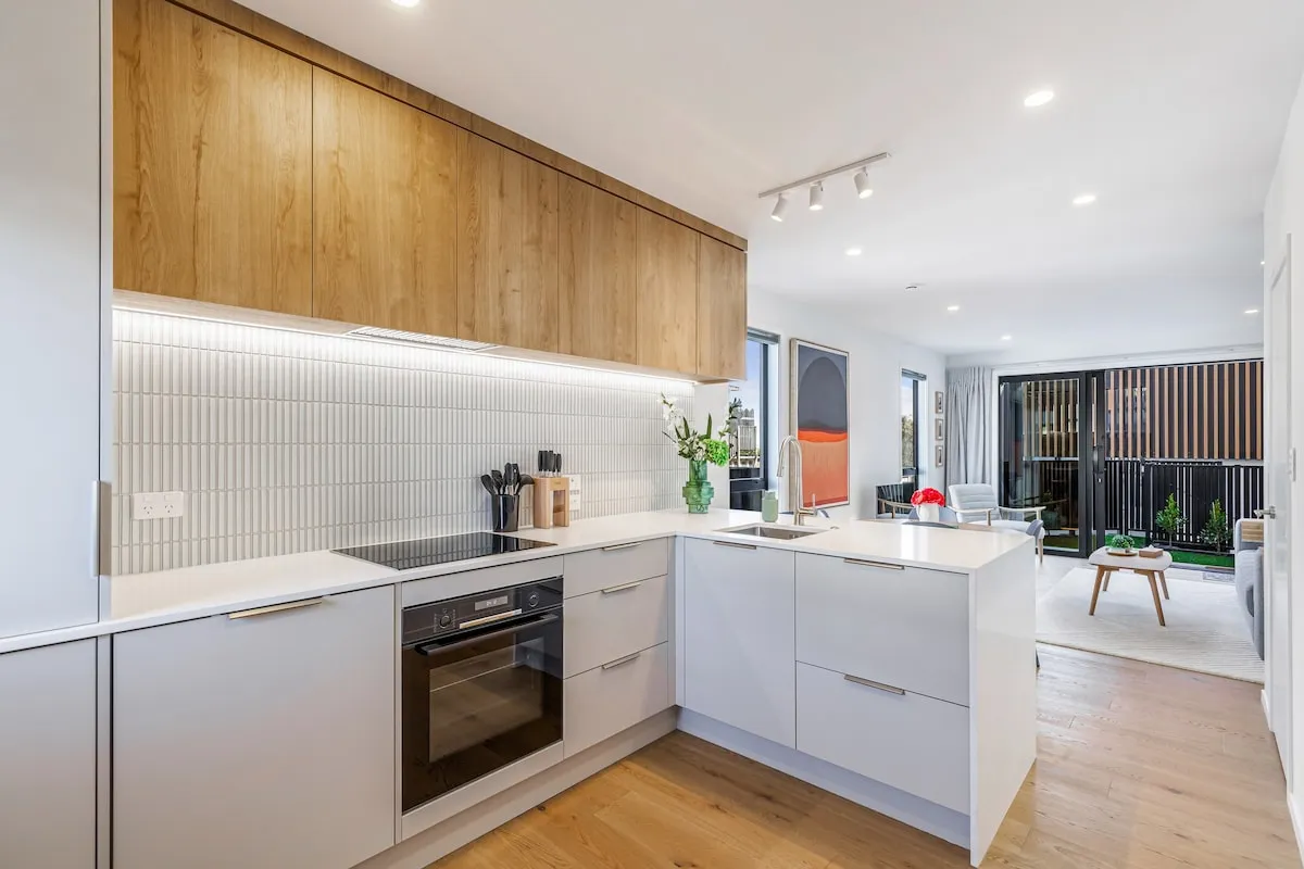 Sleek Auckland Two-bed Flat - Efficient Plan & Dedicated Home Office For Remote Pros #2