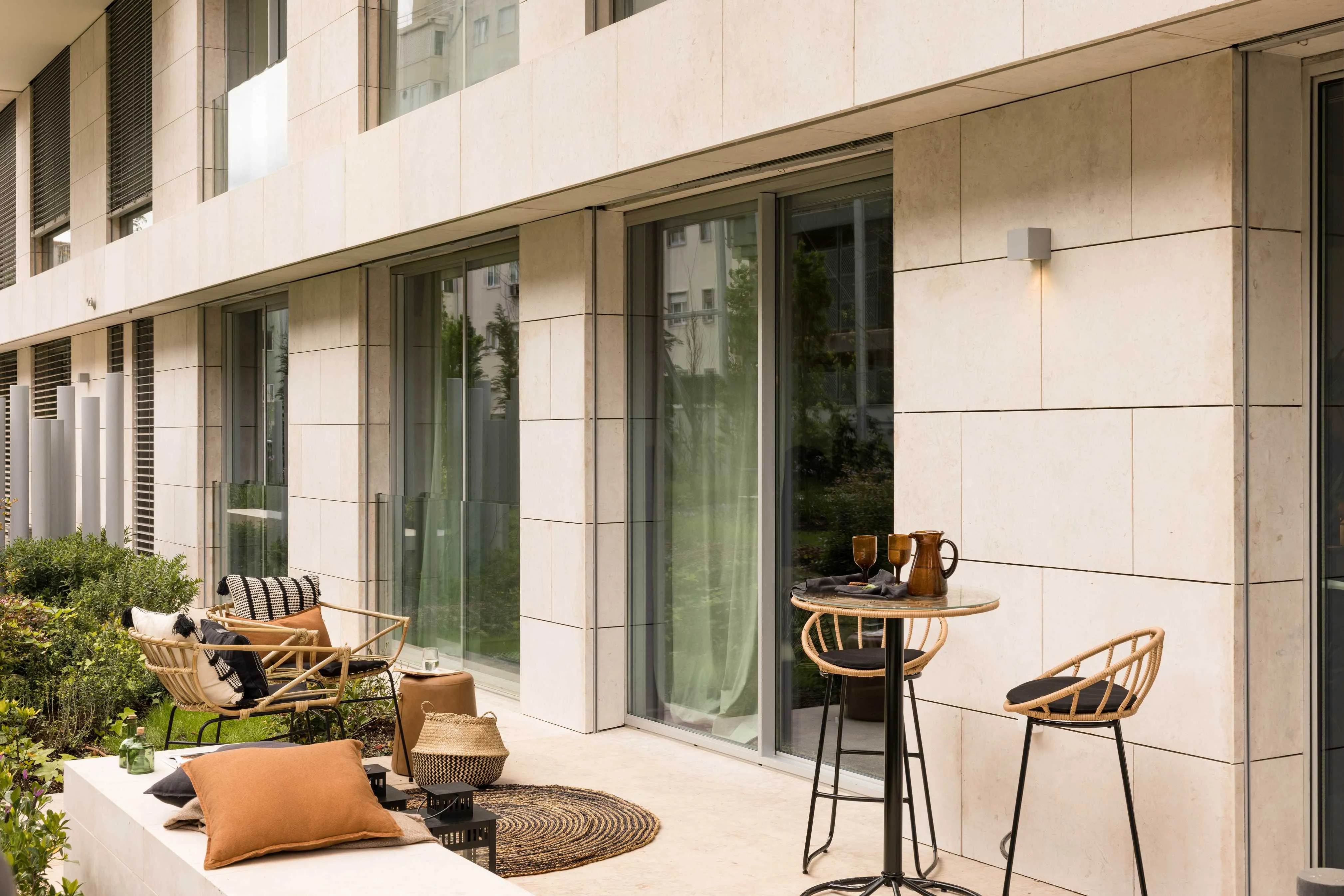 Refined Lisbon Flat With High-speed Fiber & Pro Home Office Setup For Digital Nomads #2