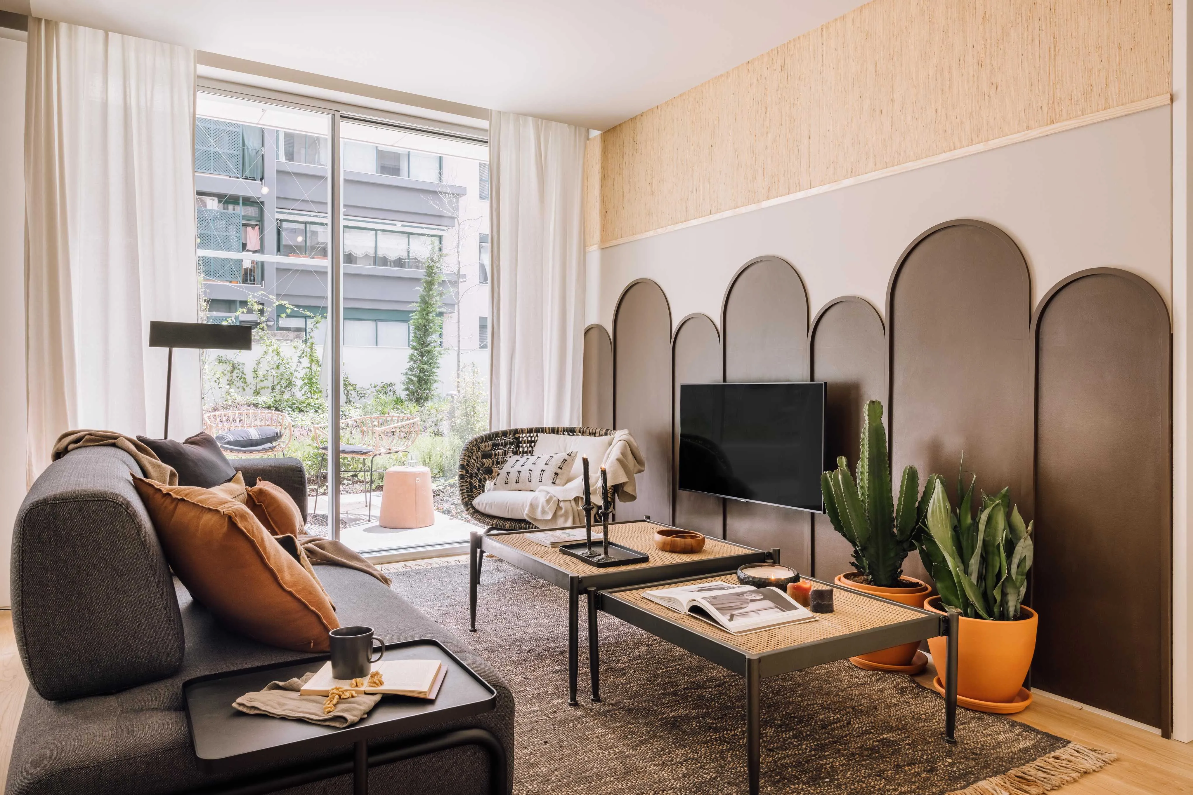 Refined Lisbon Flat With High-speed Fiber & Pro Home Office Setup For Digital Nomads #4