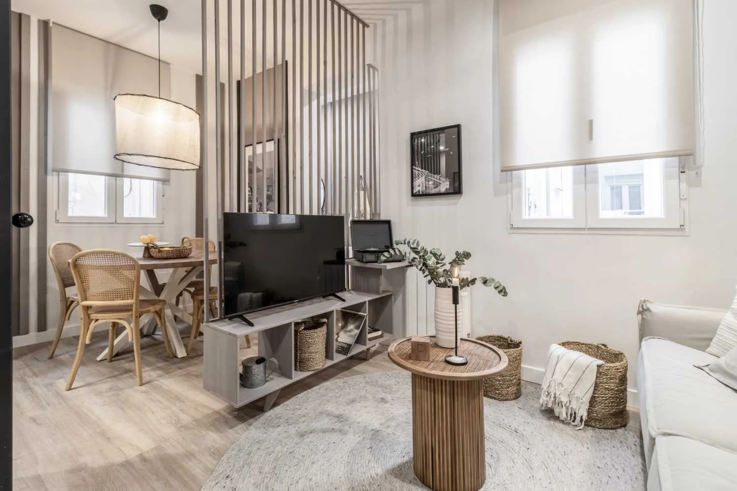 Modern Madrid Flat With High-speed Fiber, Dual Monitors, And Professional Workspace Setup #4