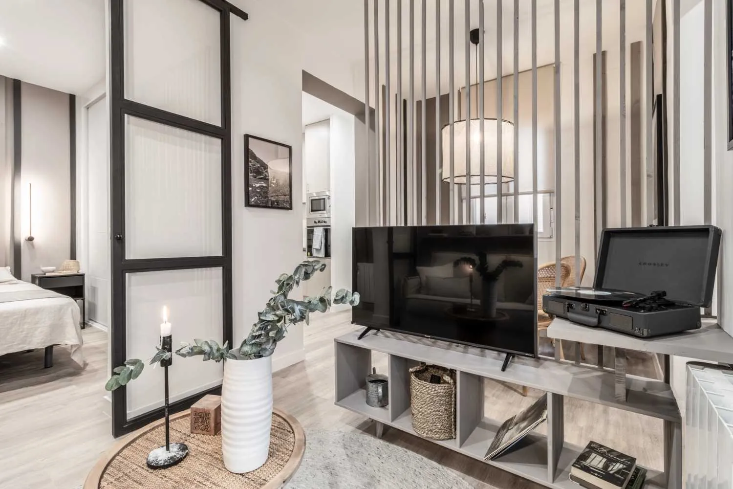 Modern Madrid Flat With High-speed Fiber, Dual Monitors, And Professional Workspace Setup #5