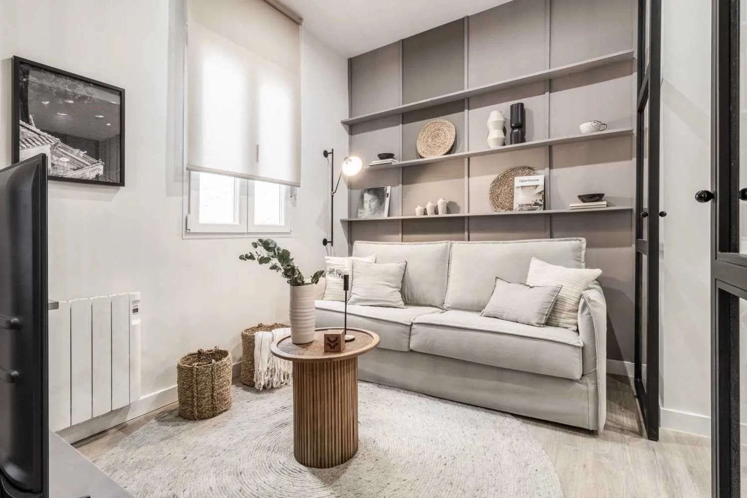 Modern Madrid Flat With High-speed Fiber, Dual Monitors, And Professional Workspace Setup #2