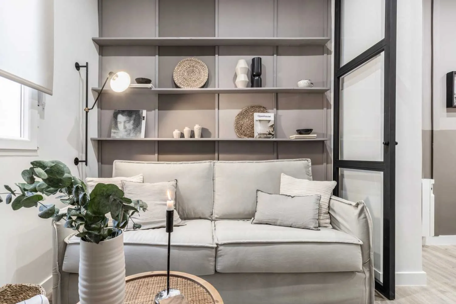 Modern Madrid Flat With High-speed Fiber, Dual Monitors, And Professional Workspace Setup #3