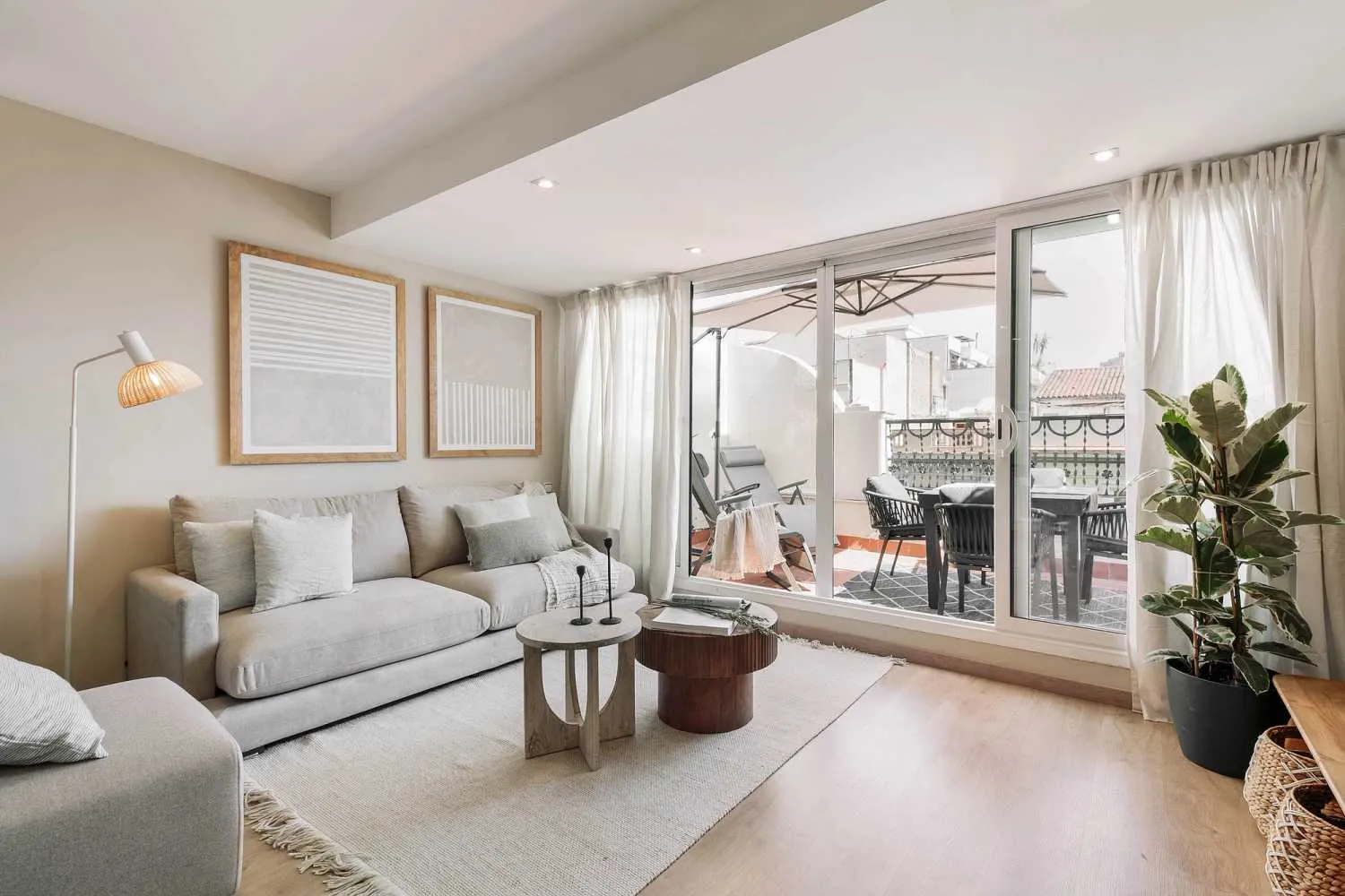 Impressive 2-bed Flat With High-speed Fiber & Podcast Studio In Barcelona #3