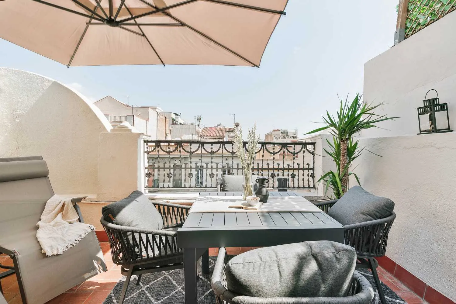 Impressive 2-bed Flat With High-speed Fiber & Podcast Studio In Barcelona #2
