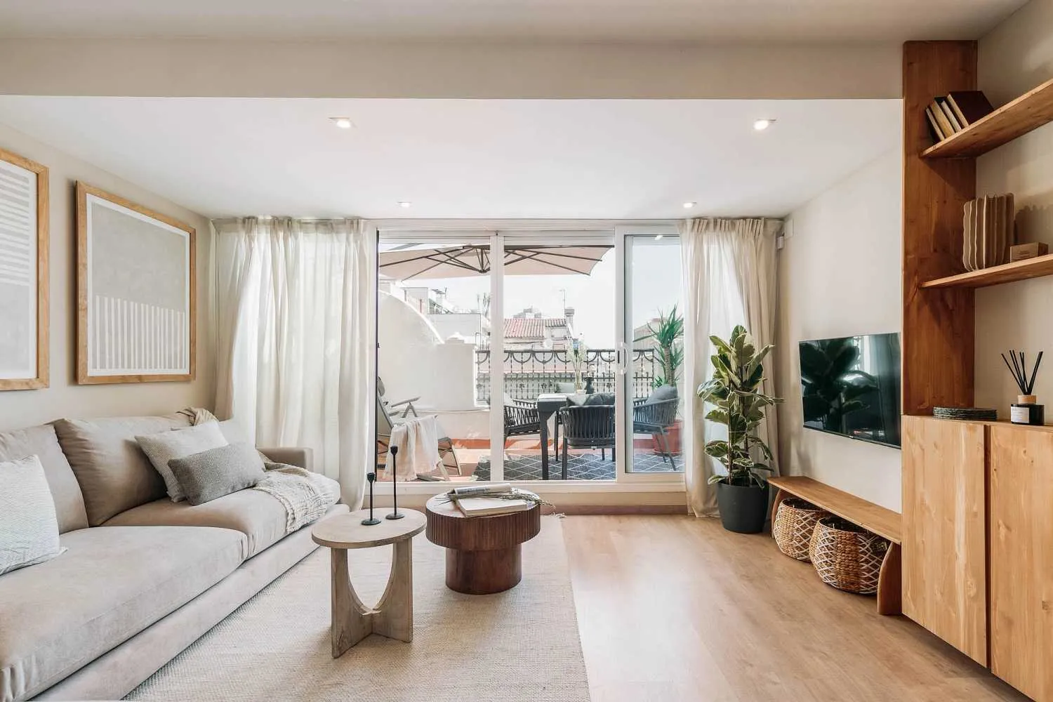 Impressive 2-bed Flat With High-speed Fiber & Podcast Studio In Barcelona #4