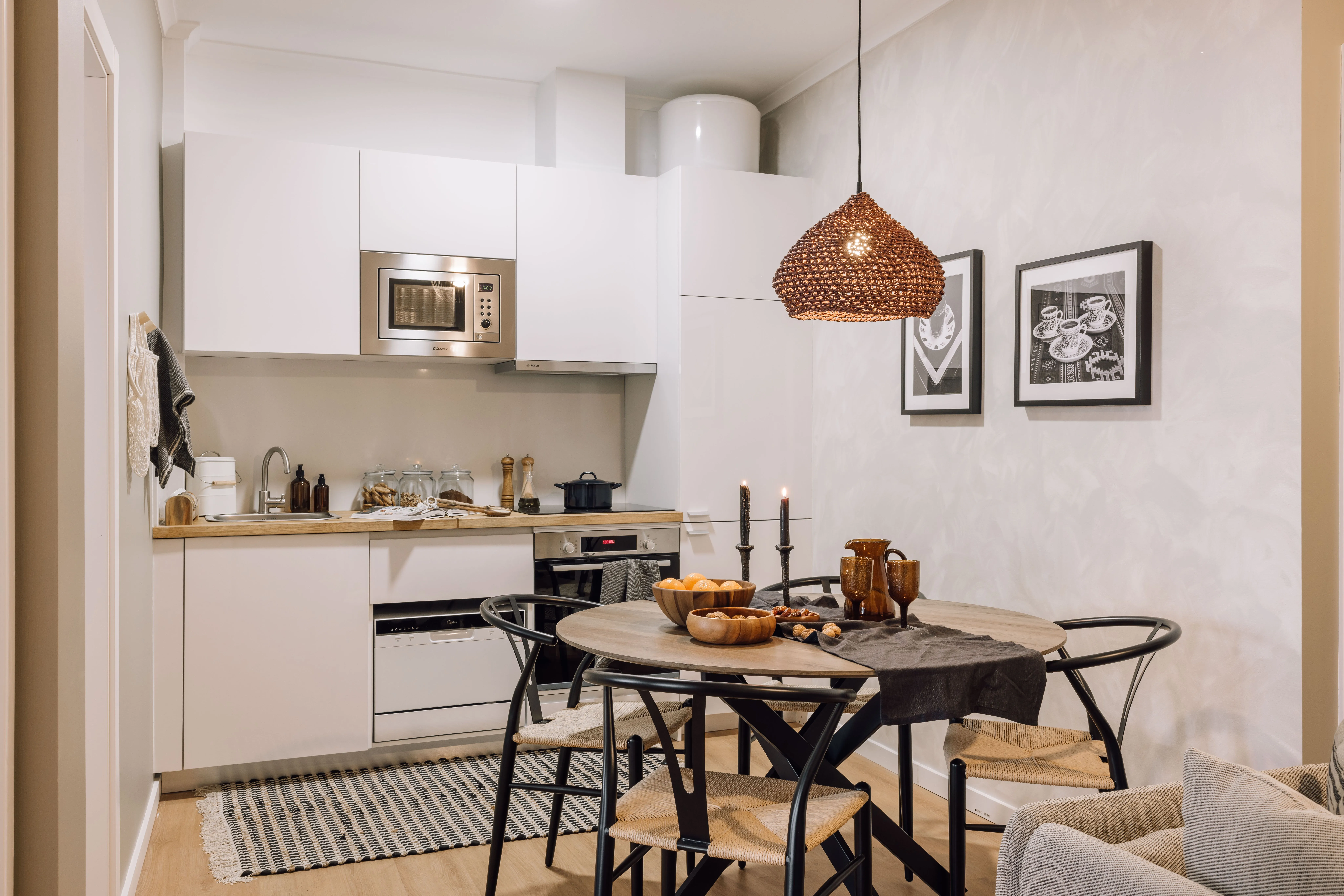 Premium Lisbon Flat With Gigabit Internet & Pro Workspace Setup For Digital Nomads #4
