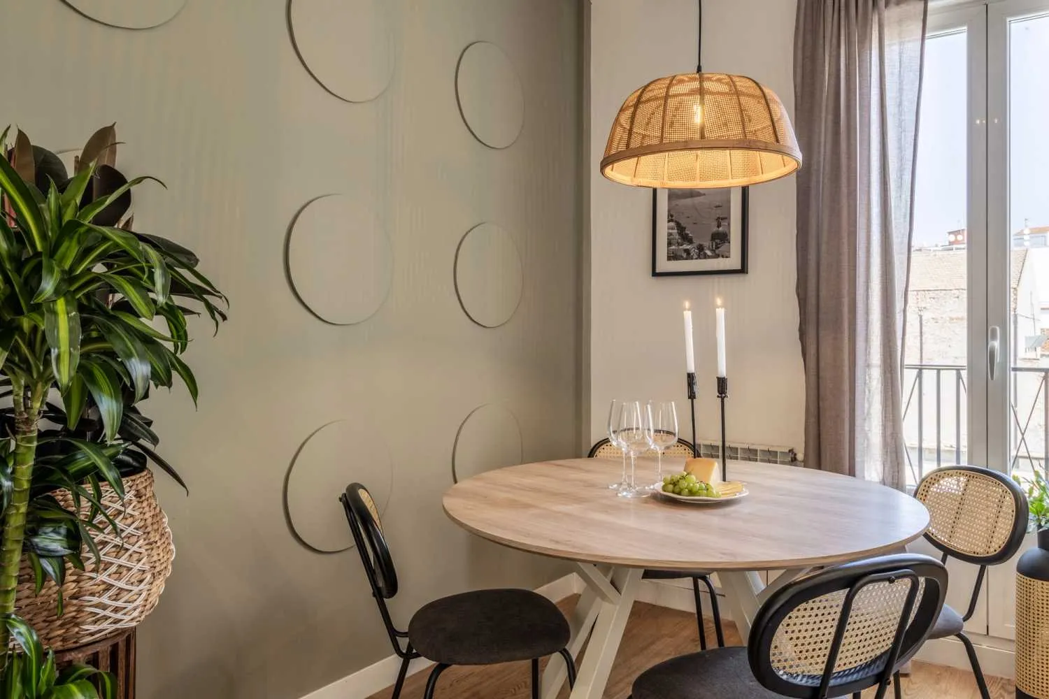 Luxurious Madrid Flat With High-speed Fiber & Pro Workspace For Remote Professionals #5
