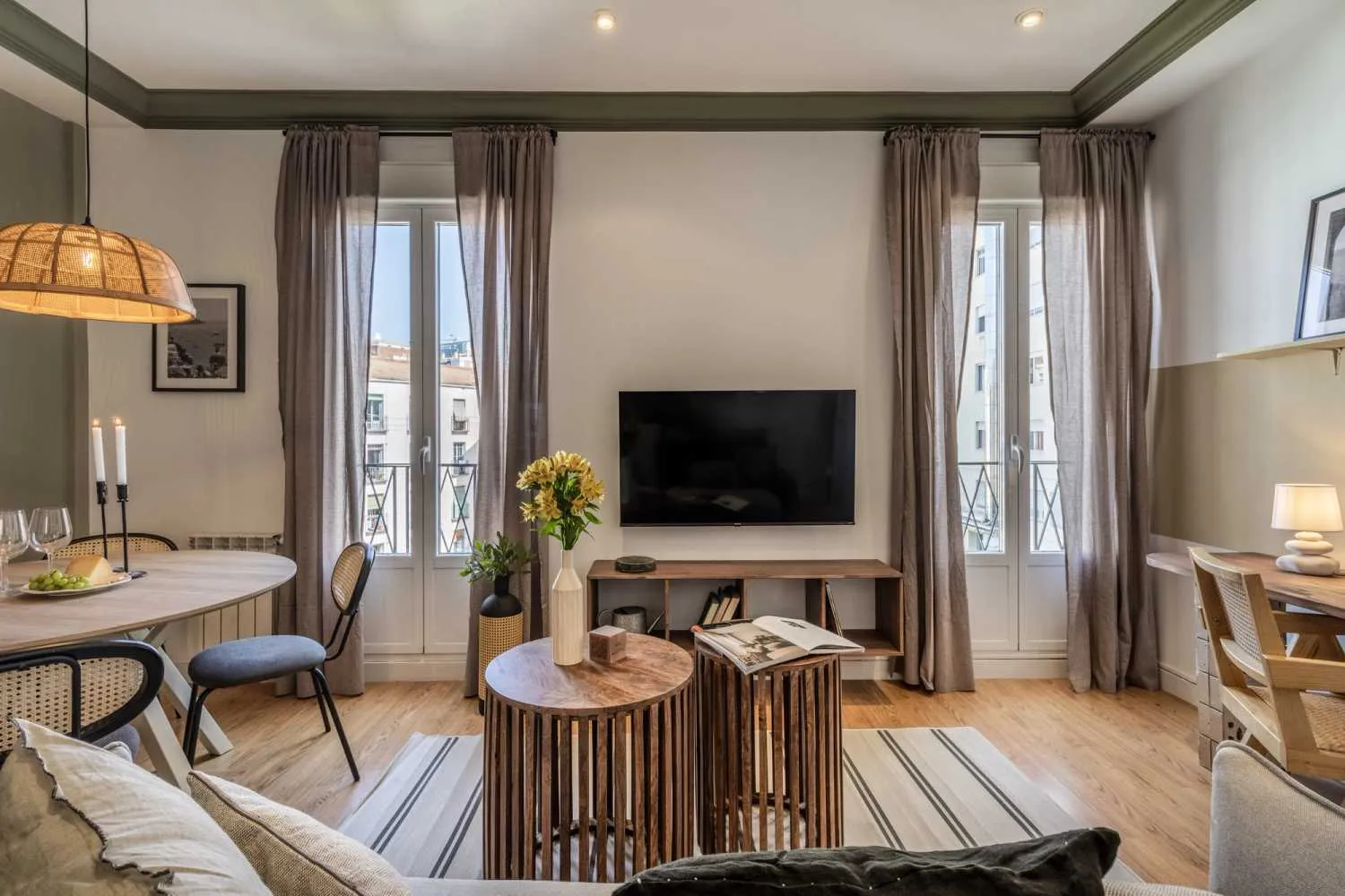 Luxurious Madrid Flat With High-speed Fiber & Pro Workspace For Remote Professionals #2