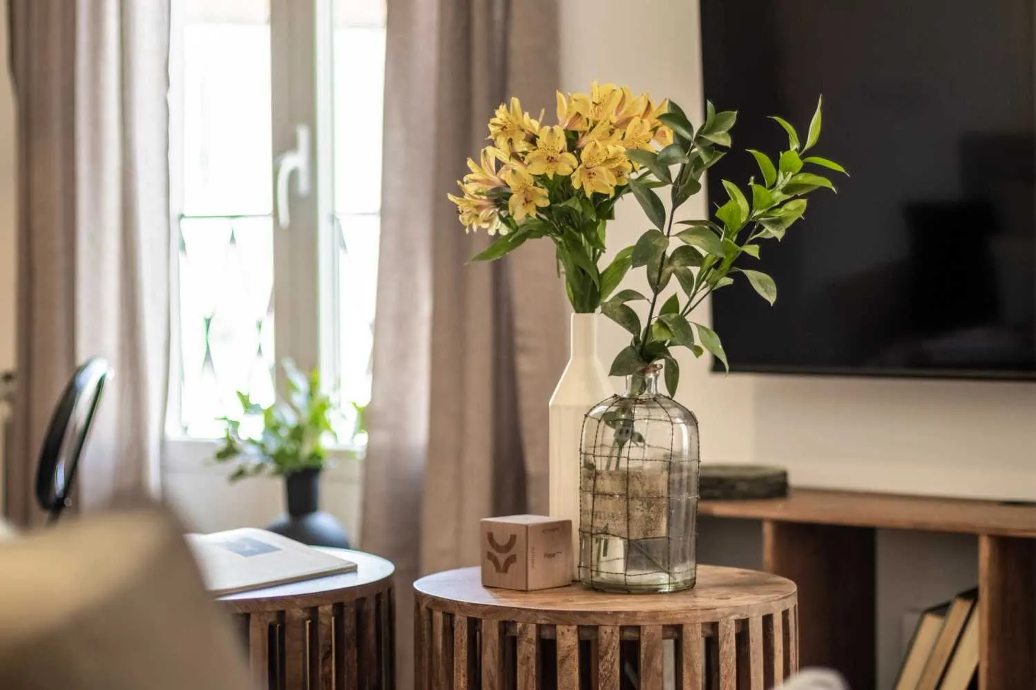 Luxurious Madrid Flat With High-speed Fiber & Pro Workspace For Remote Professionals #4