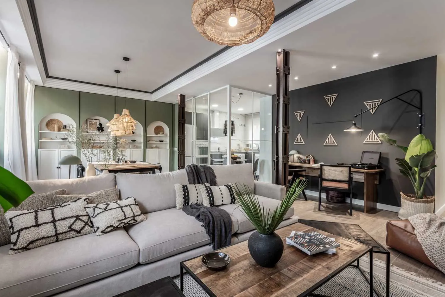 Distinctive Madrid Apartment With Ultra-fast Wifi, Pro Monitors & Modern Kitchen For Remote Work #5