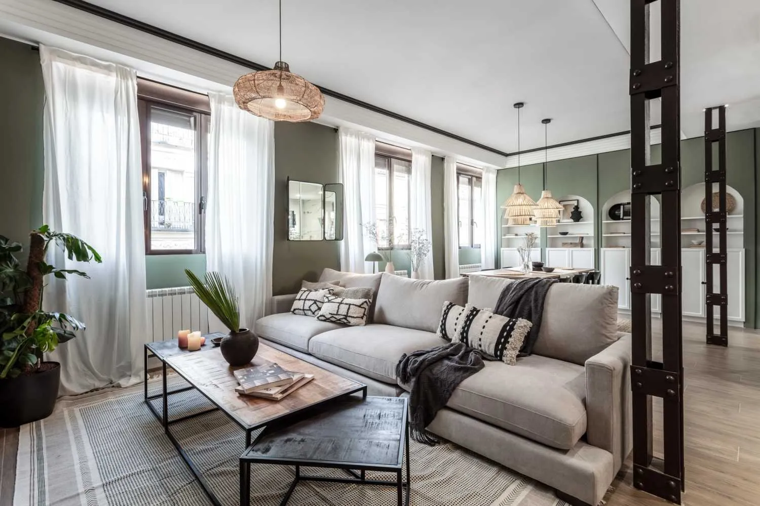 Distinctive Madrid Apartment With Ultra-fast Wifi, Pro Monitors & Modern Kitchen For Remote Work #2