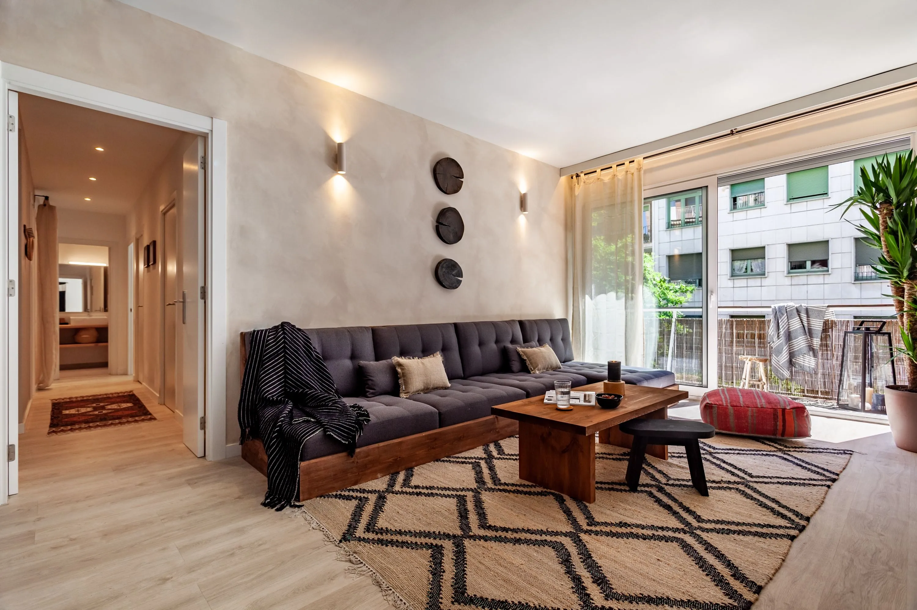 Trendy 100m2 Barcelona Flat With Ultra-fast Wifi And Home Office Setup #4