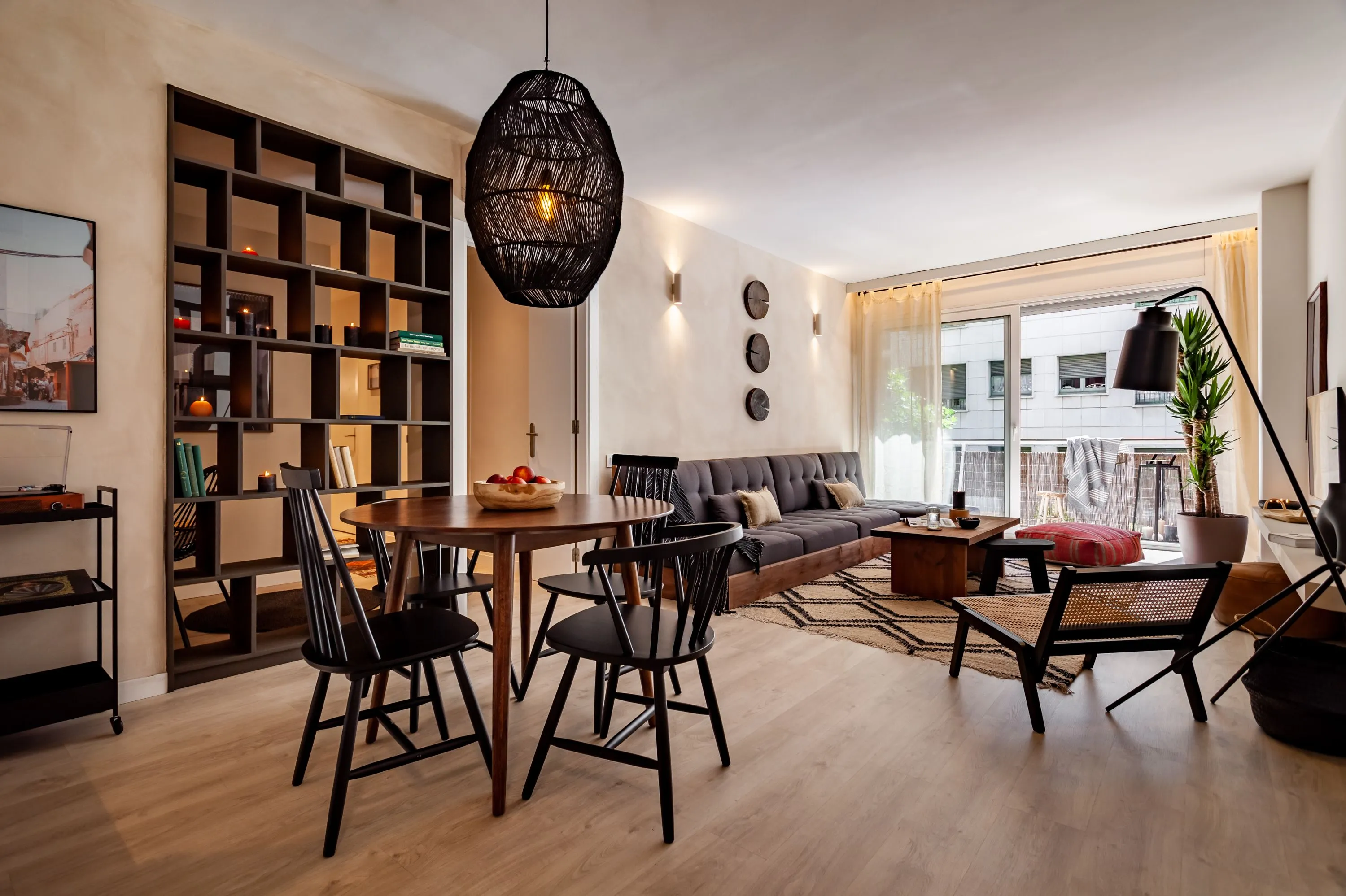 Trendy 100m2 Barcelona Flat With Ultra-fast Wifi And Home Office Setup #2