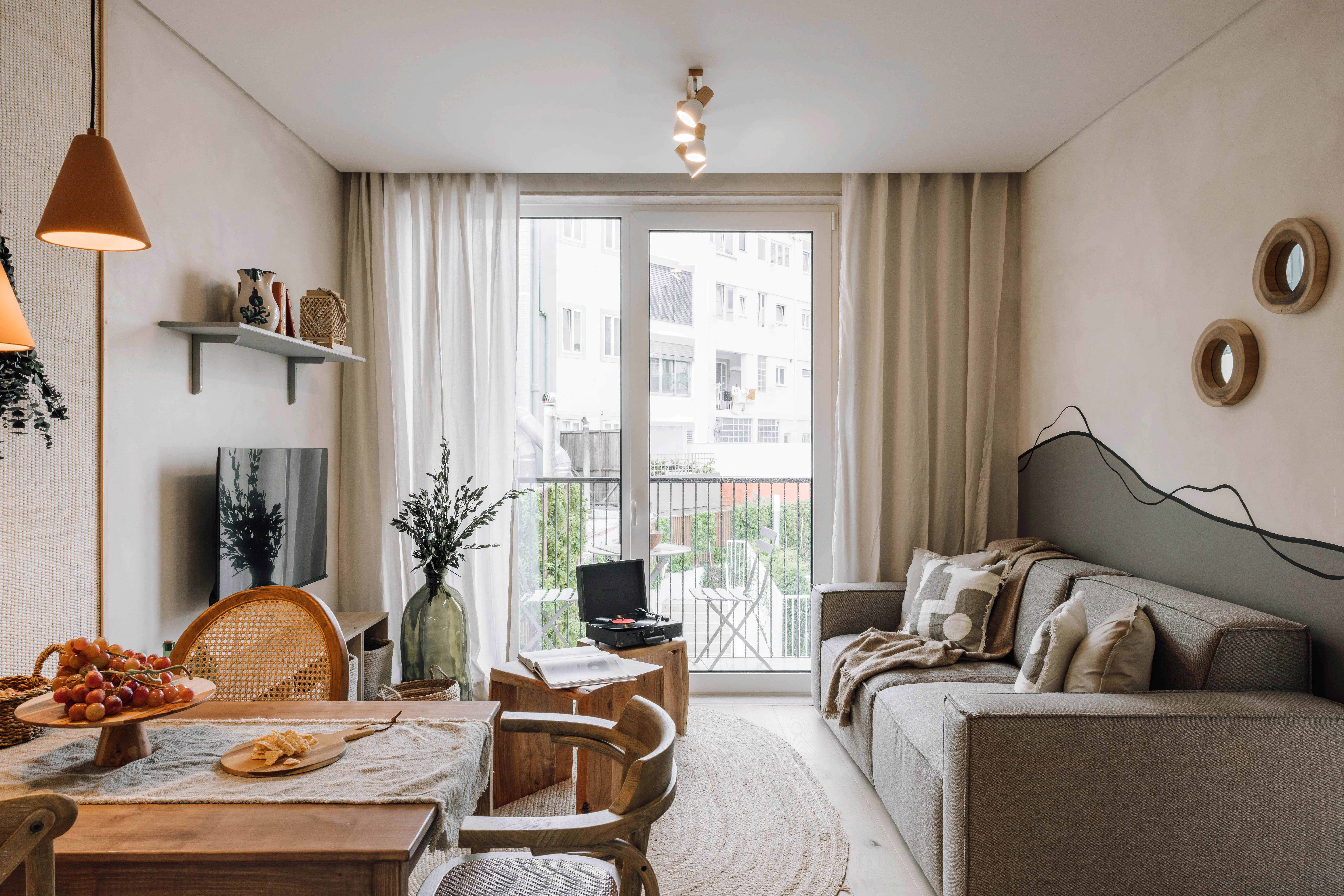 Luxurious Lisbon Flat With High-speed Fiber & Pro Home Office Setup For Remote Work #3