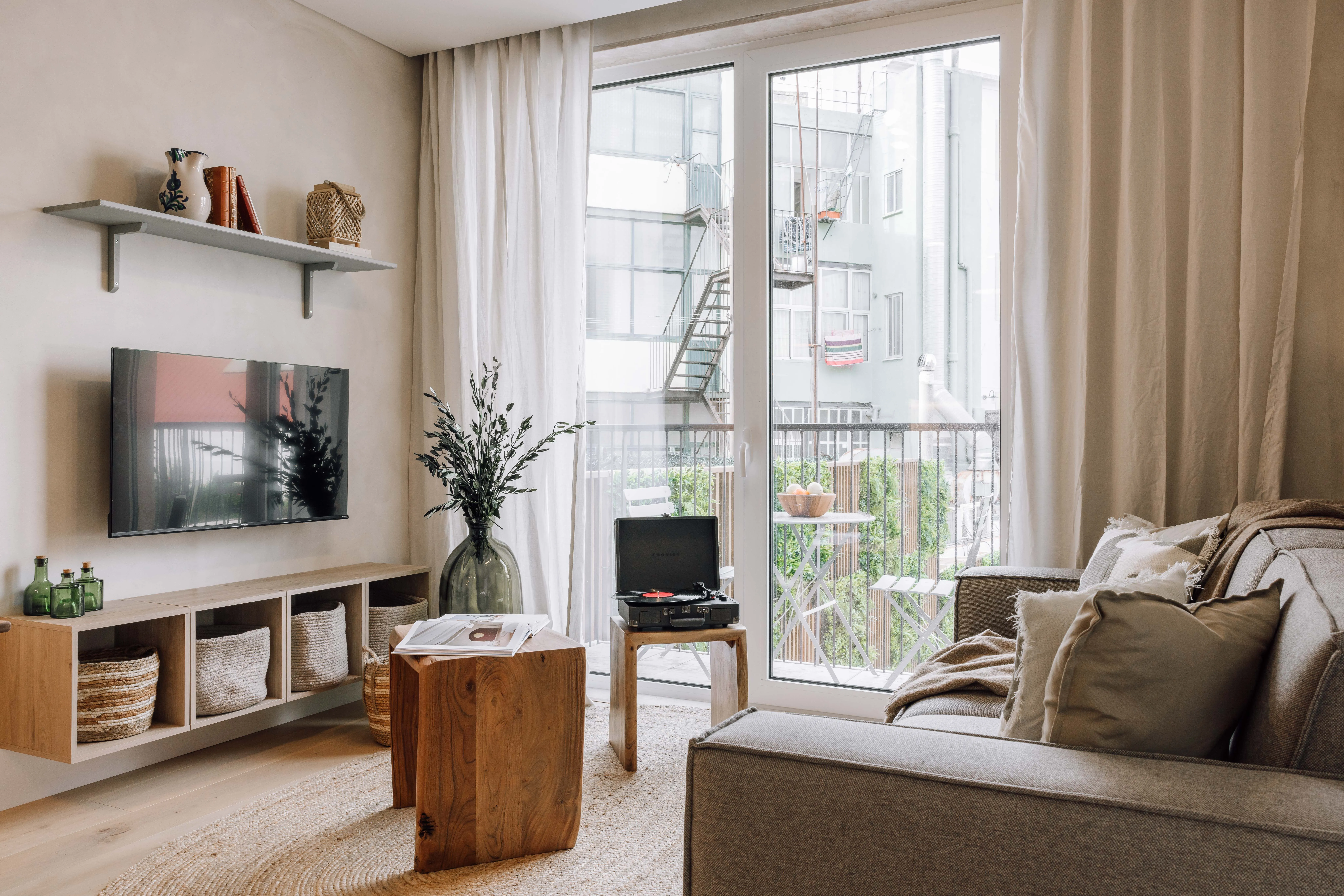 Luxurious Lisbon Flat With High-speed Fiber & Pro Home Office Setup For Remote Work #4