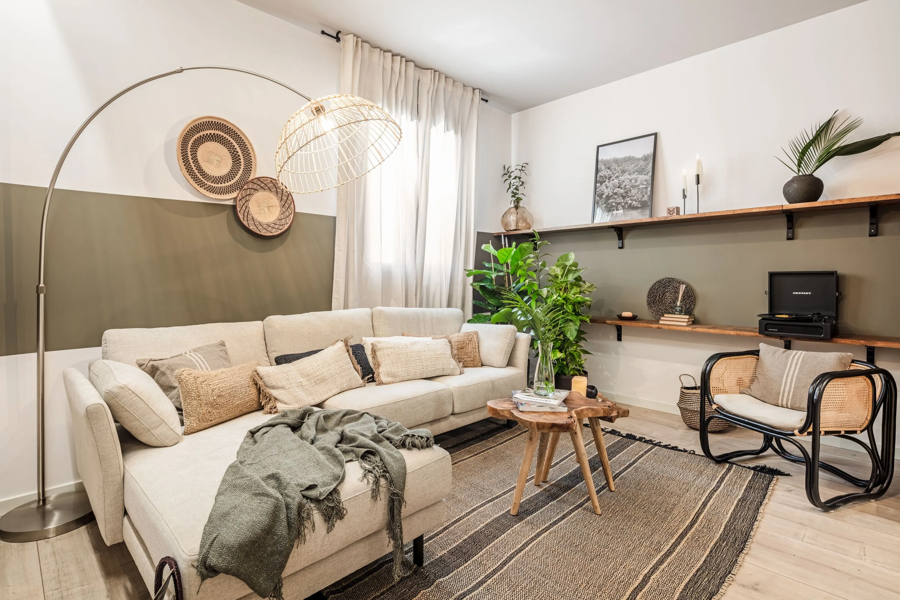 Trendy Madrid Flat With High-speed Fiber, Dual Monitors & Modern Kitchen For Remote Work #3