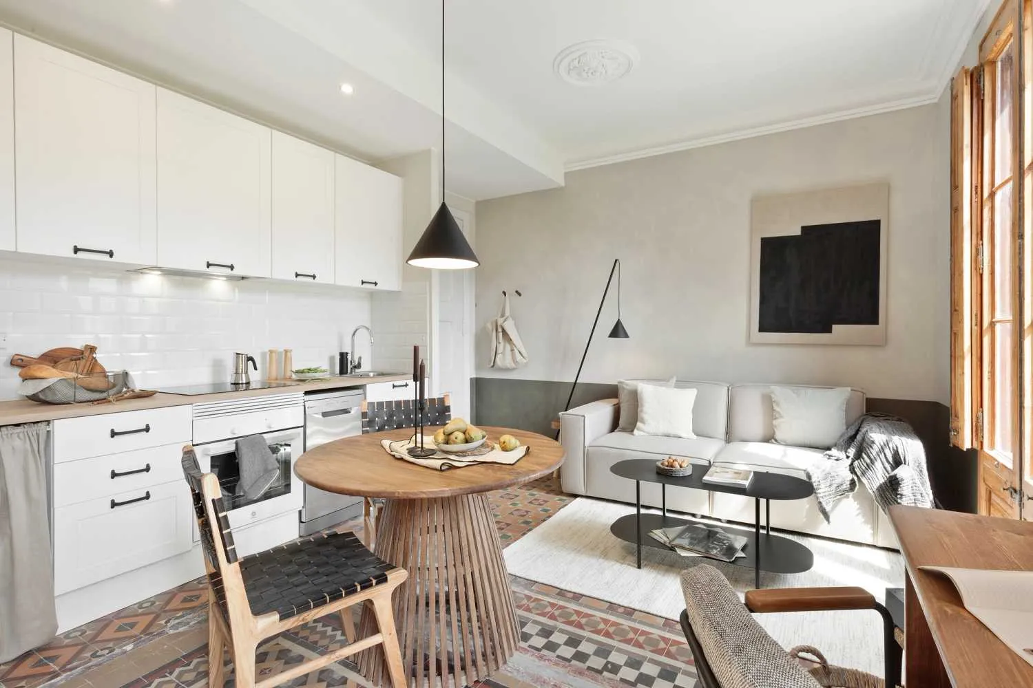 Stylish 36m2 Barcelona Studio With Home Office Suite, Ultra-fast Wifi & City Views #2