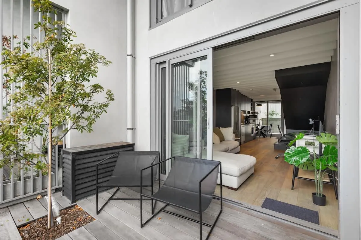 Sleek Executive 1br Flat In Auckland Cbd -- Charming Home Office & Parking