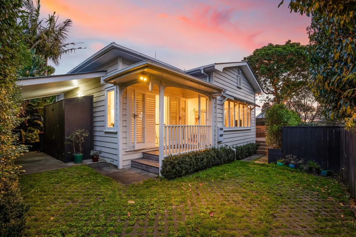 Refined Auckland Flat: Efficient 3br, Work-ready Layout & Dedicated Home Office #4