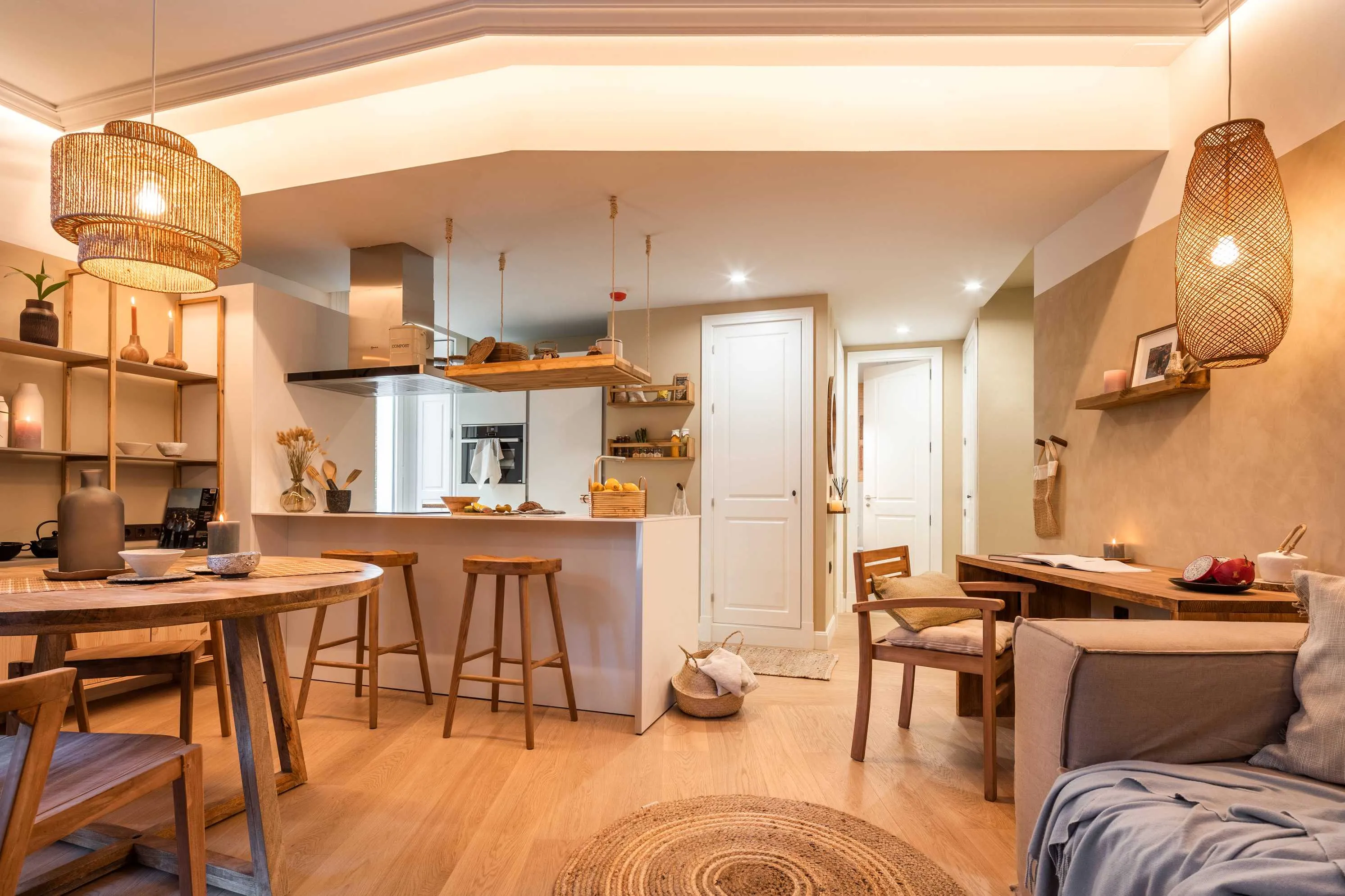 Stylish Madrid Flat With High-speed Fiber & Pro Workspace For Remote Work Efficiency #4
