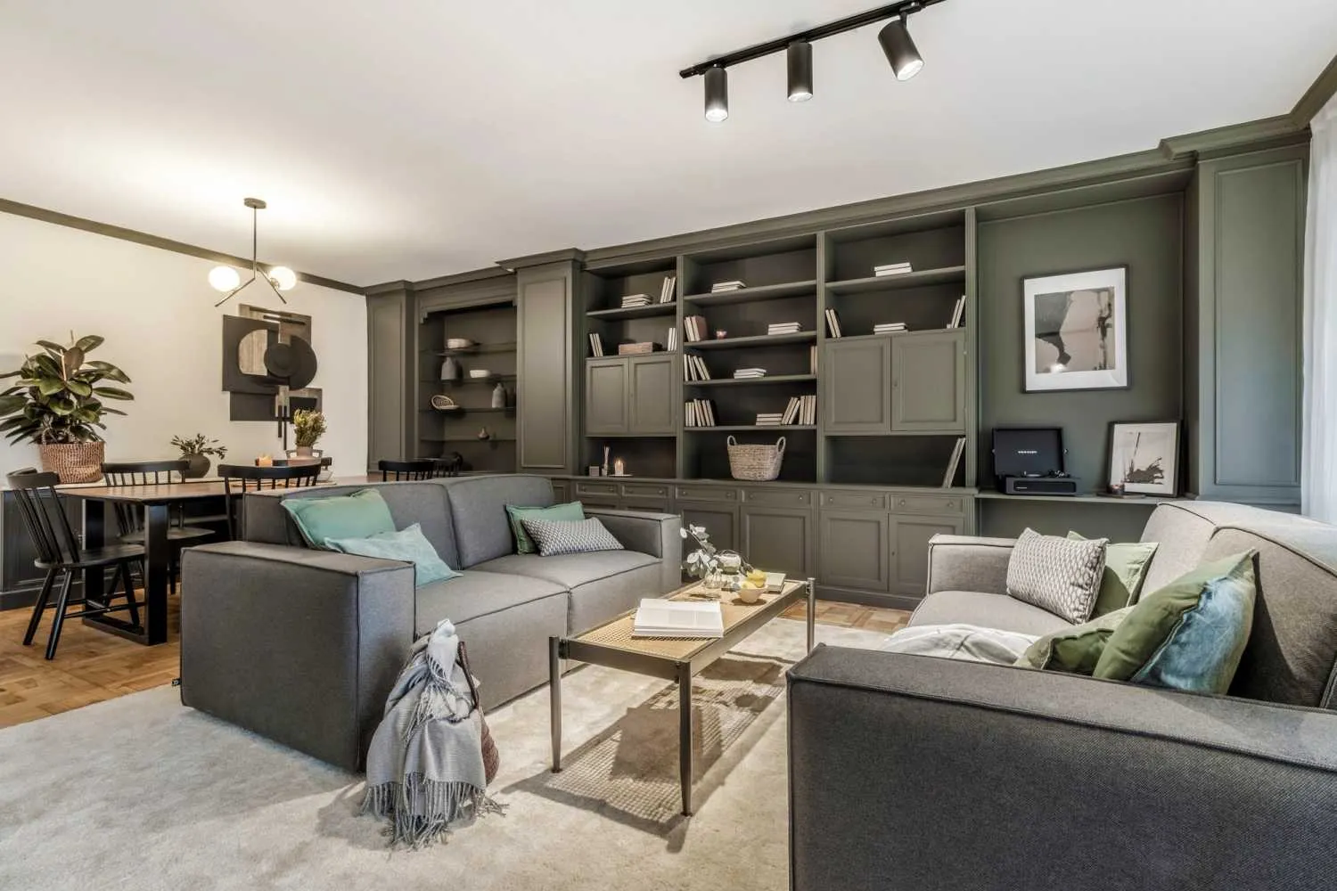 Luxury Madrid Penthouse With Ultra-fast Wifi, Dual Monitors & Streaming Setup For Remote Work #3