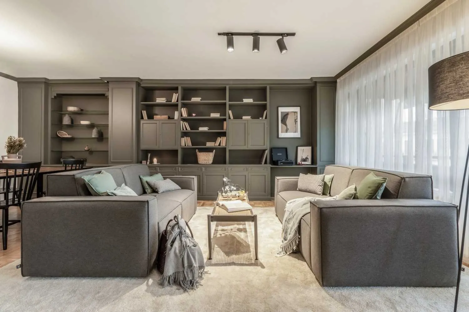 Luxury Madrid Penthouse With Ultra-fast Wifi, Dual Monitors & Streaming Setup For Remote Work #2