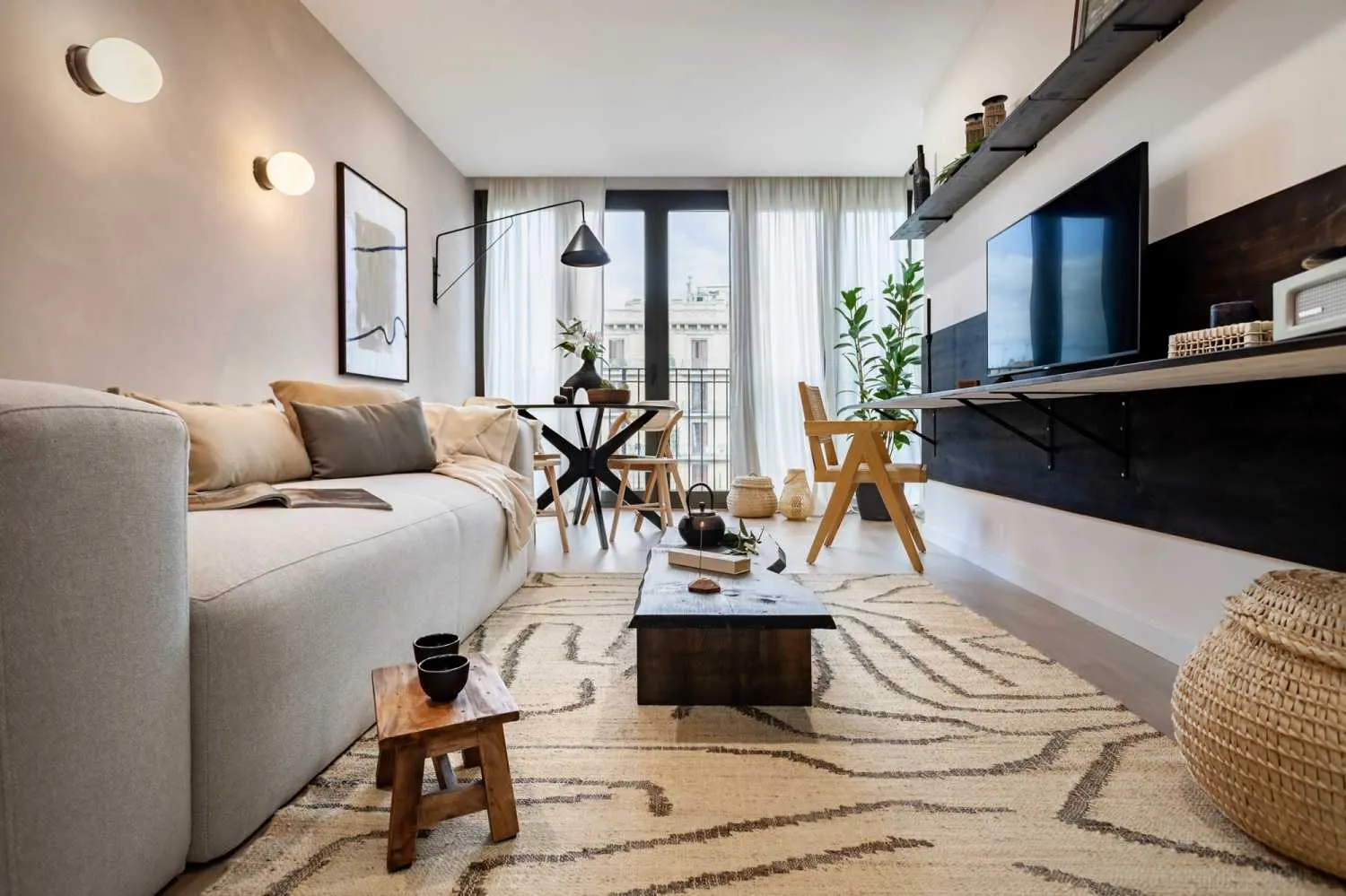 Airy 73m2 Barcelona Flat With Pro Workspace, Dual Monitors & Chef's Kitchen #2