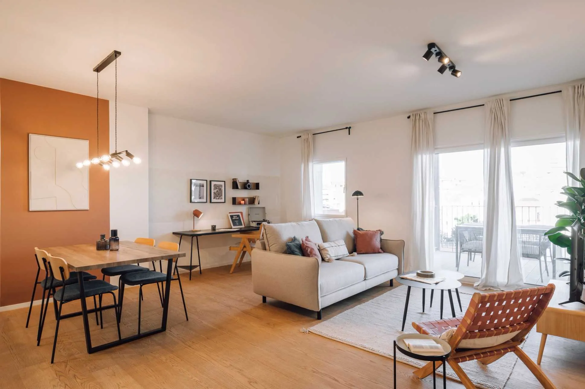 Stylish Lisbon Flat With Ultra-fast Wifi & Pro Home Office Setup For Remote Work #2