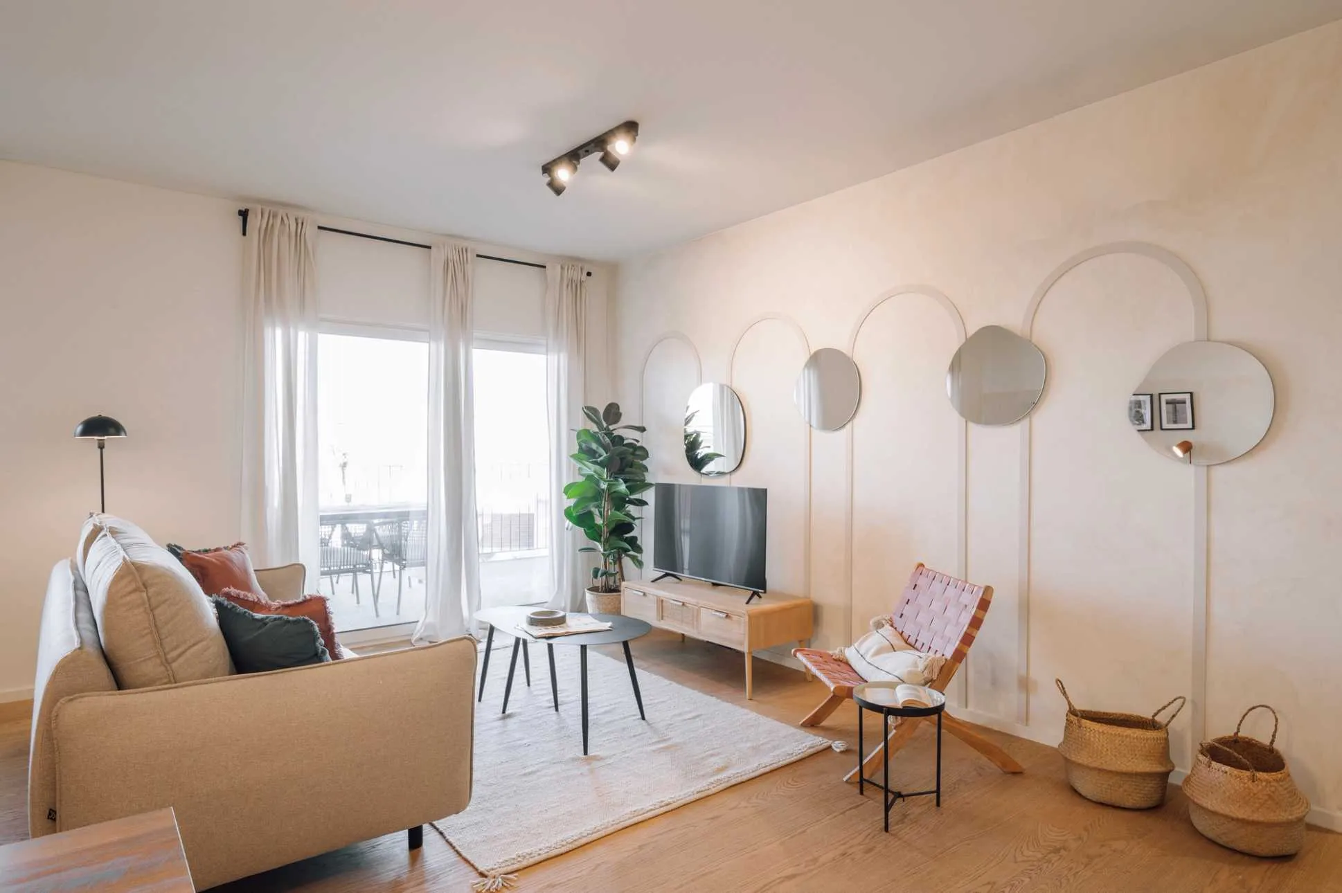 Stylish Lisbon Flat With Ultra-fast Wifi & Pro Home Office Setup For Remote Work #3