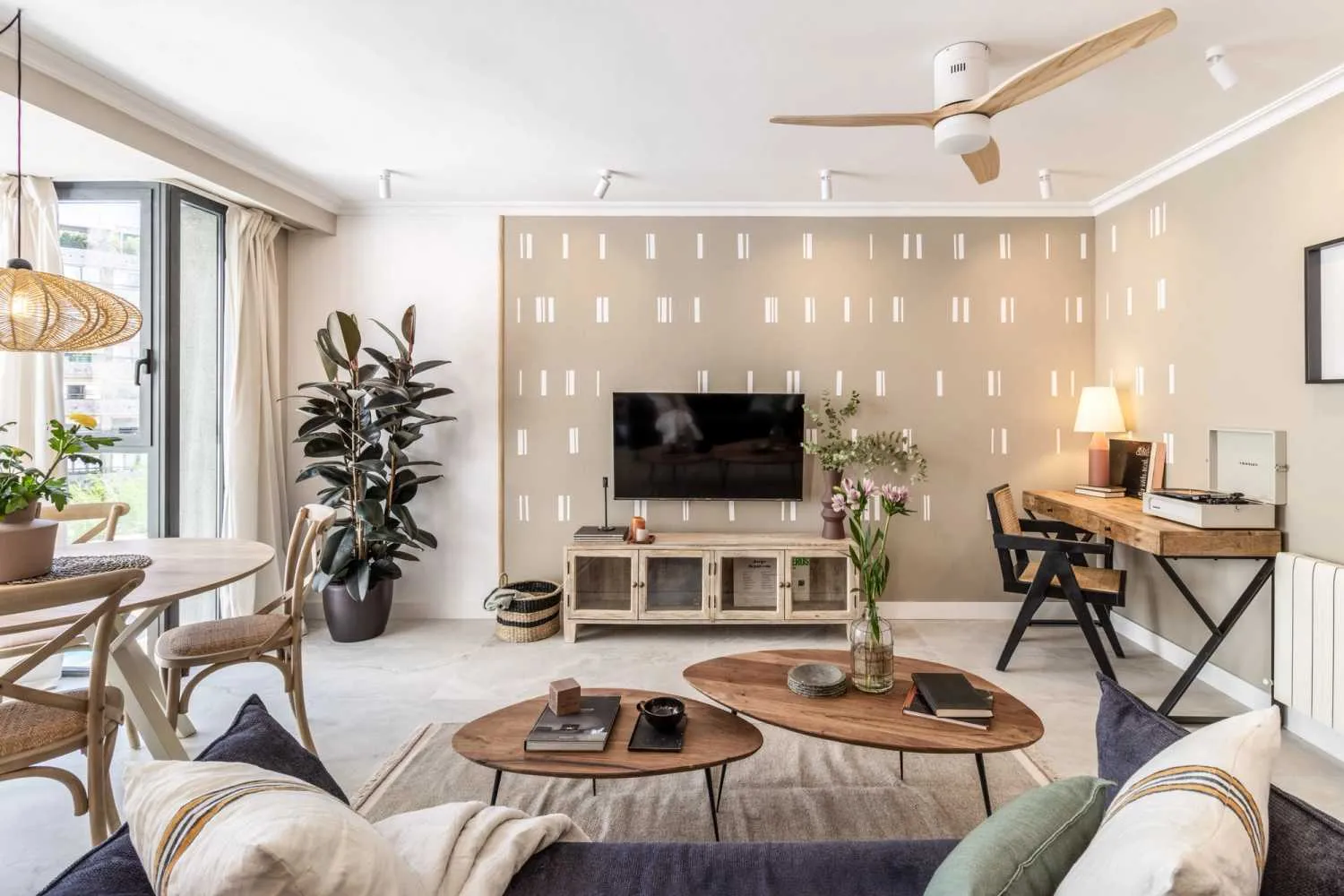 Trendy Madrid Flat With Pro Home Office Setup And Chef's Kitchen For Remote Work #5