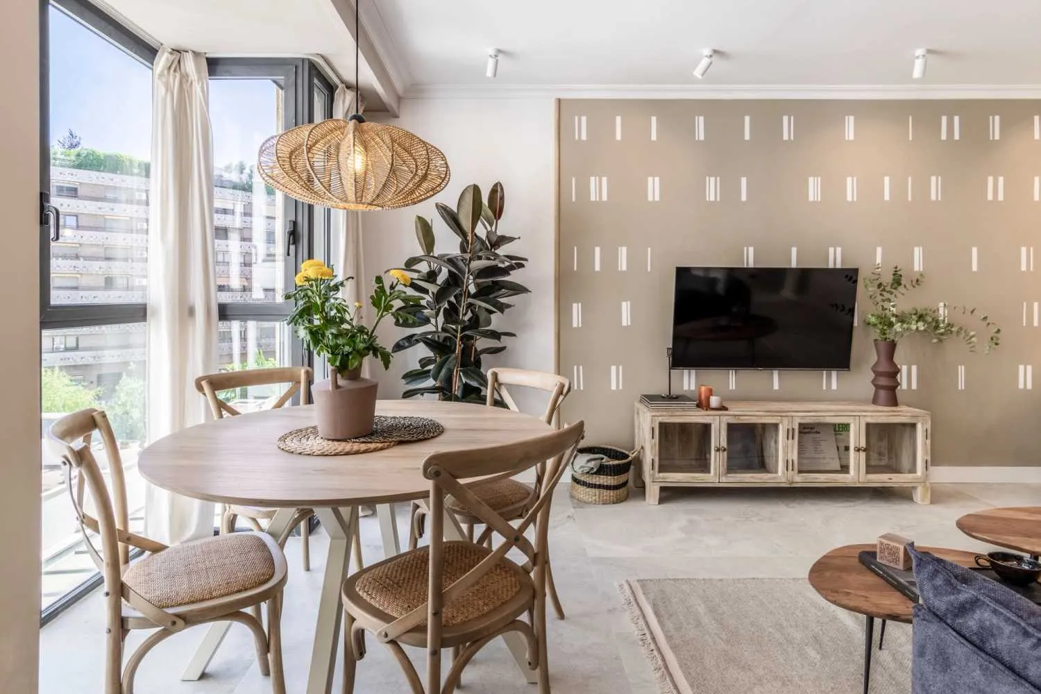 Trendy Madrid Flat With Pro Home Office Setup And Chef's Kitchen For Remote Work #3