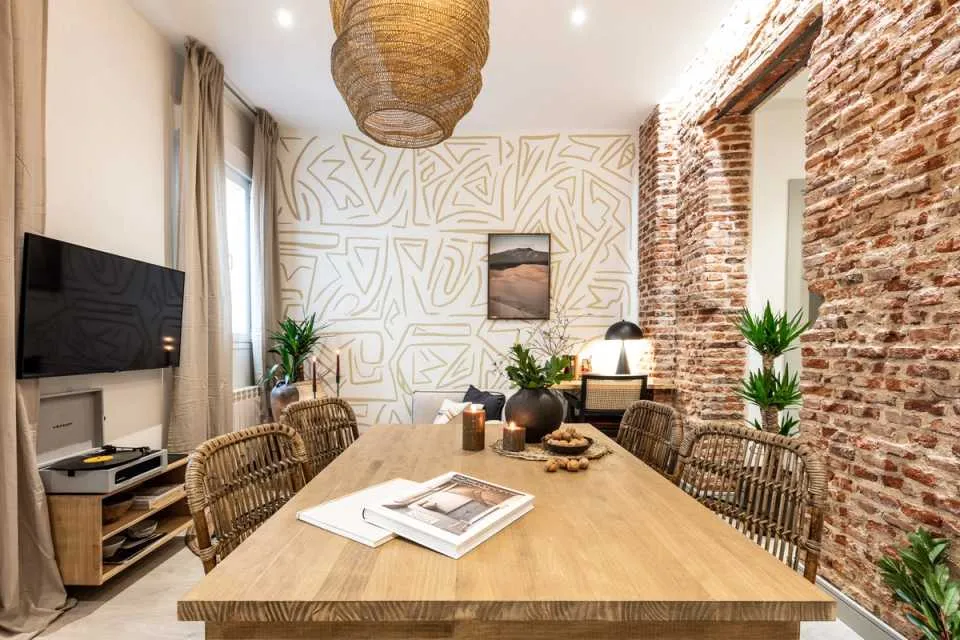 Refined Madrid Flat With Ultra-fast Wifi & Pro Home Office Setup For Digital Nomads #2