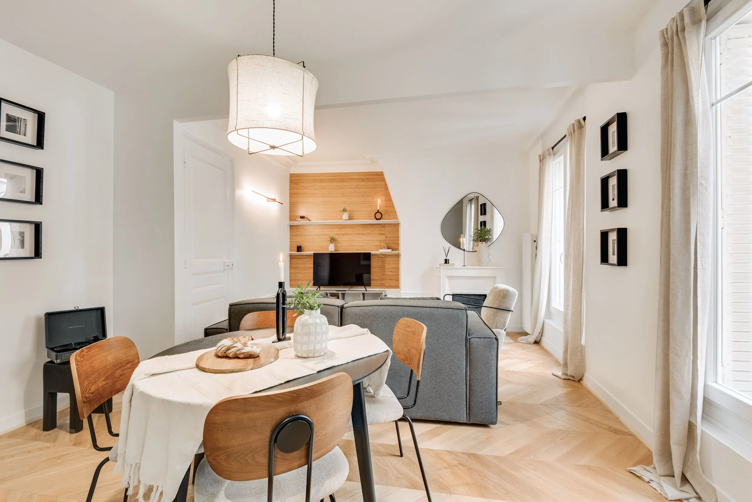 Stylish 62m2 Paris Flat With High-speed Fiber & Professional Home Office Setup #4