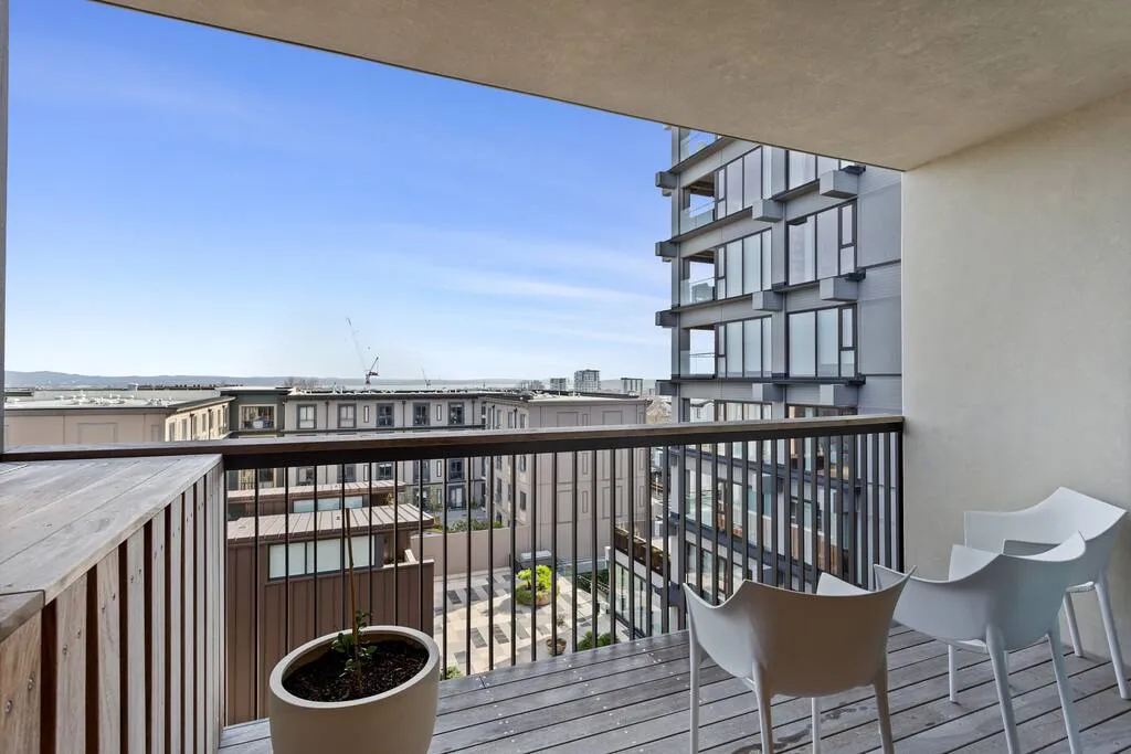 Grafton Premium Flat - Efficient 1br, Dedicated Home Office, Fast Wifi & Parking #3
