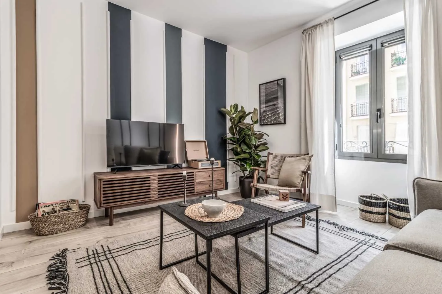 Stylish Madrid Apartment With Gigabit Internet & Pro Work Setup For Digital Nomads #2