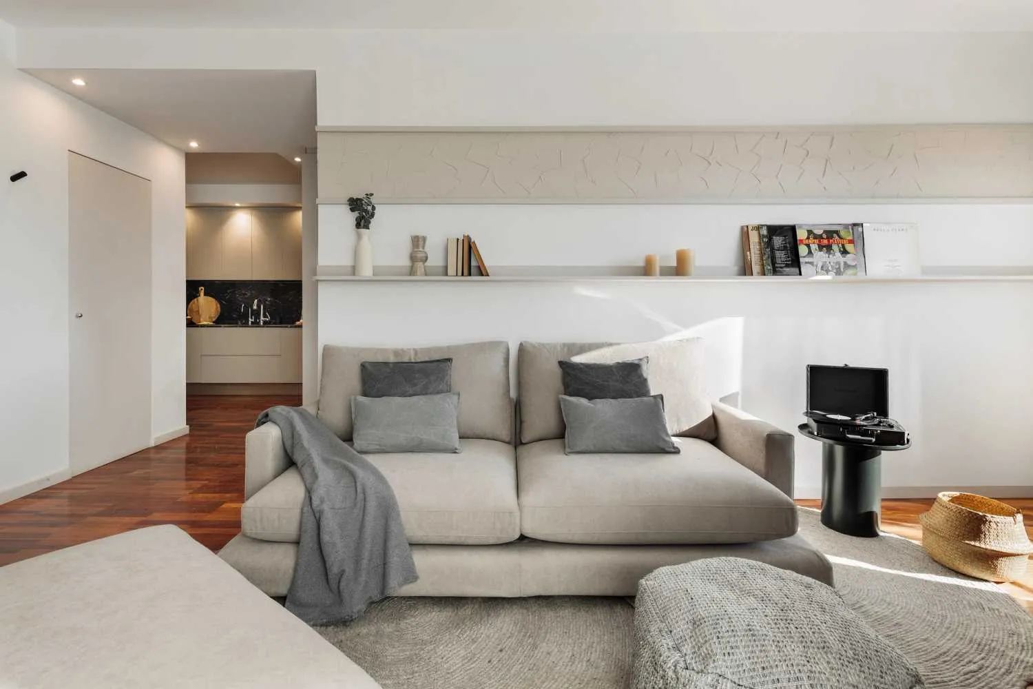 Spacious Barcelona City Flat With Ultra-fast Wifi, Pro Monitors & Chef's Kitchen #5