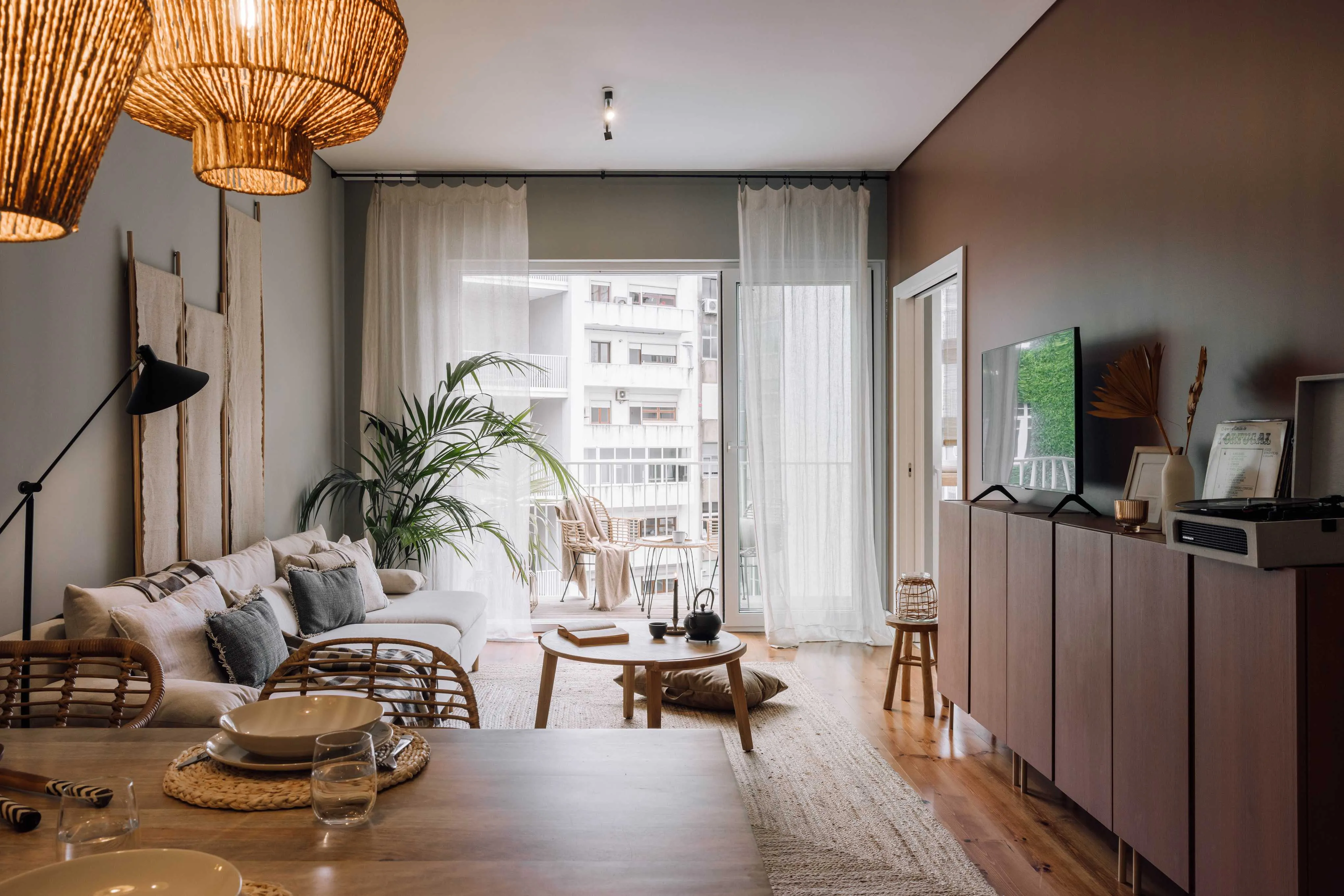 Luxurious Lisbon Flat With Gigabit Internet & Pro Home Office For Remote Work #3