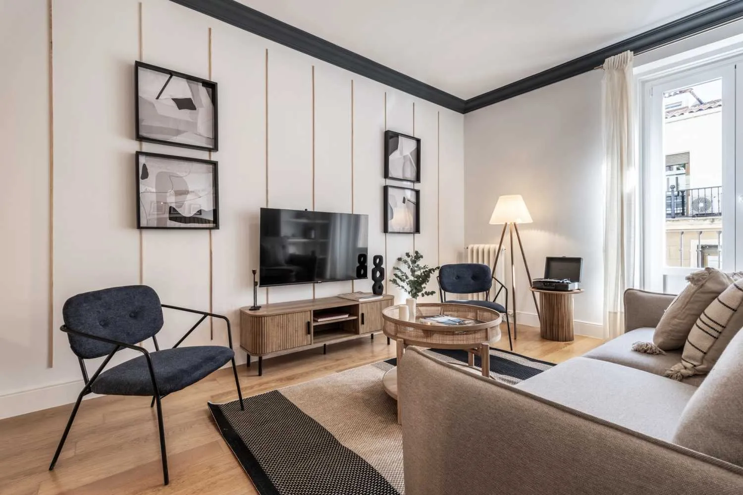 Luxury Madrid Sky Home With Pro Workstation & Streaming Setup For Remote Professionals #4