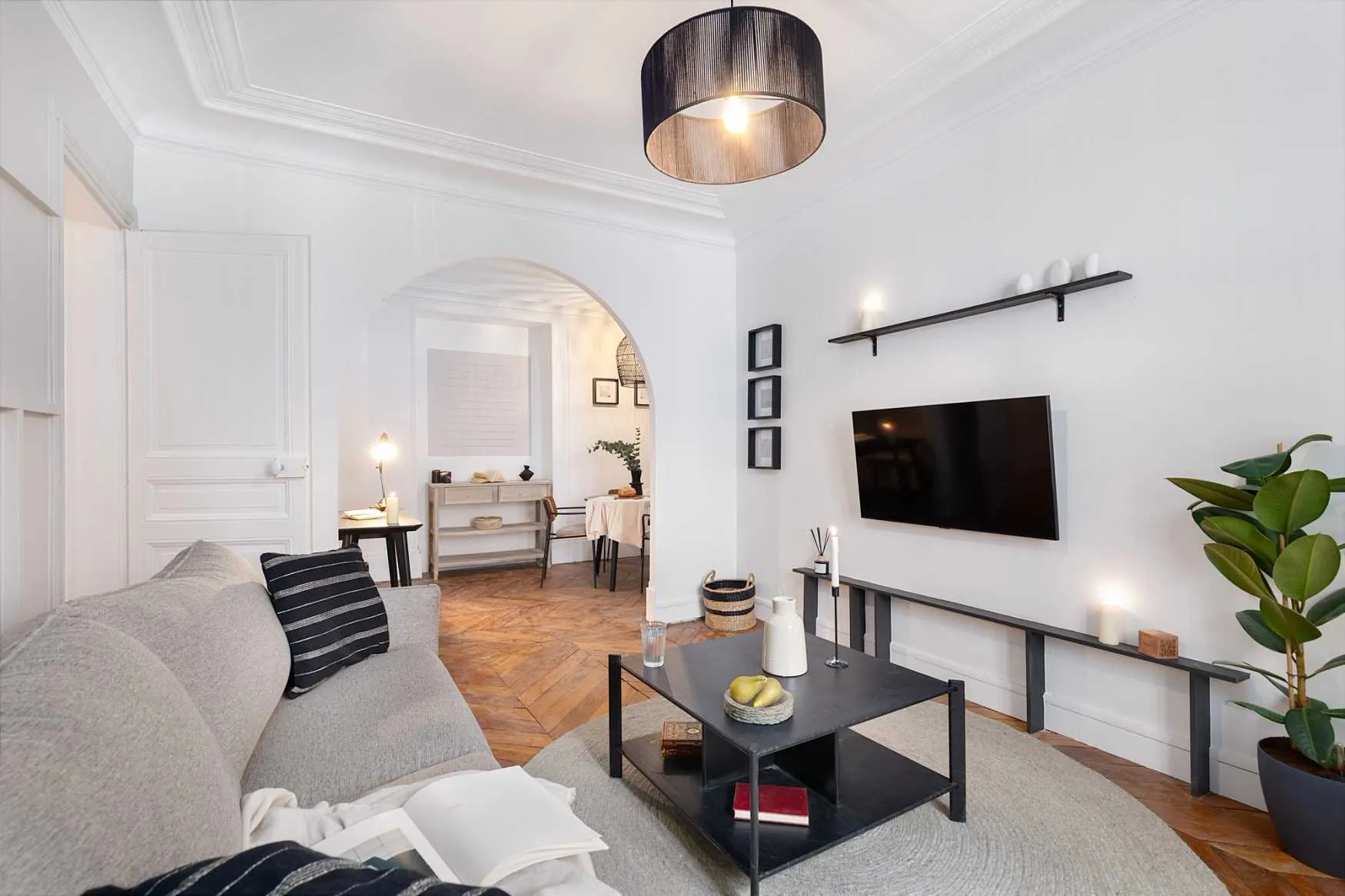 Impressive Paris Flat With Ultra-fast Wifi And Dual Monitors For Digital Nomads #3