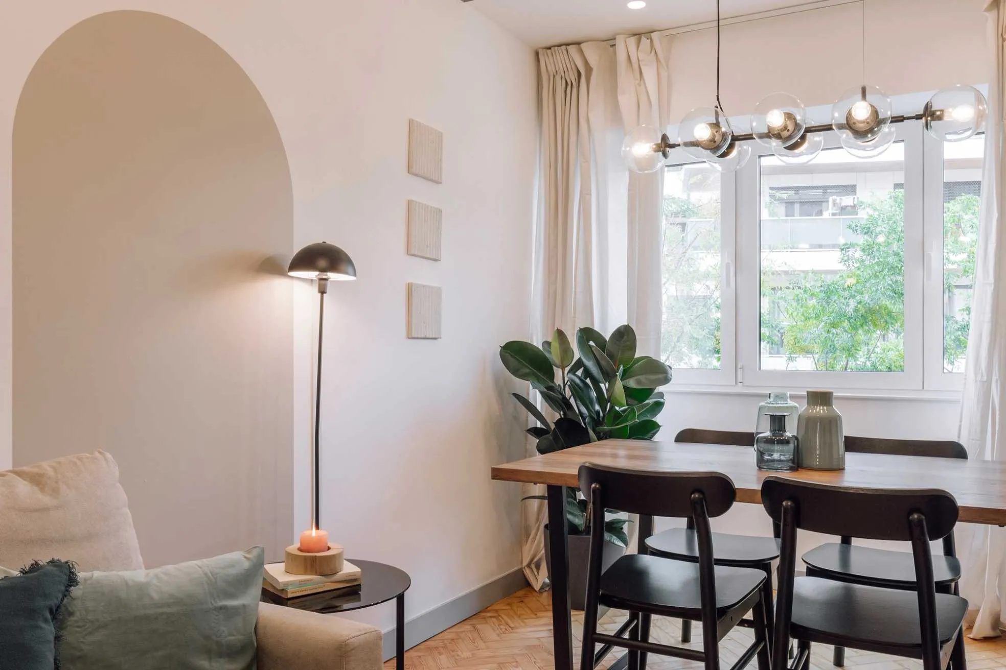 Modern Lisbon Flat With Ultra-fast Wifi And Ergonomic Home Office Setup #2