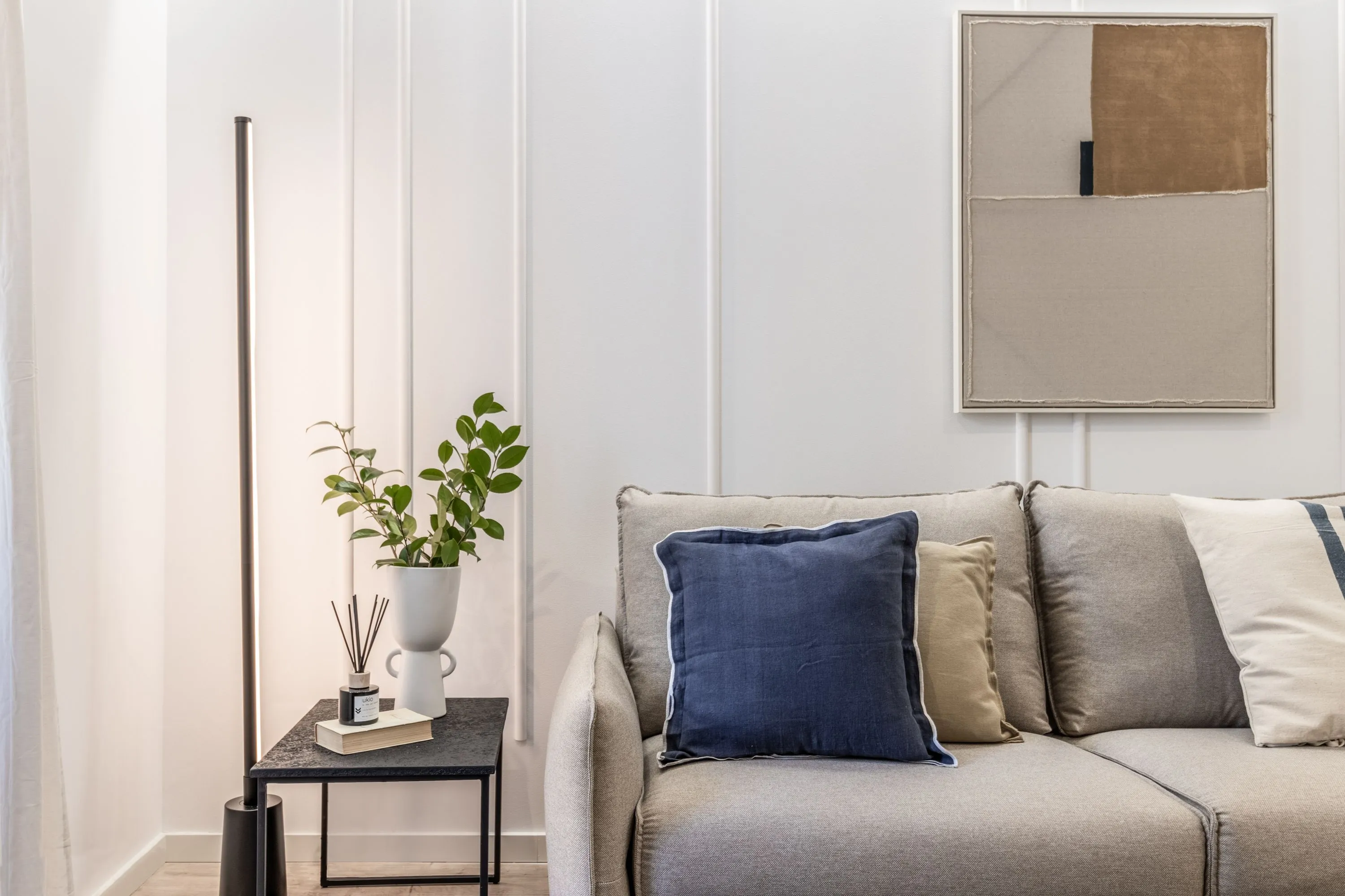 Contemporary Madrid Flat With High-speed Fiber & Pro Work Setup For Digital Nomads #3