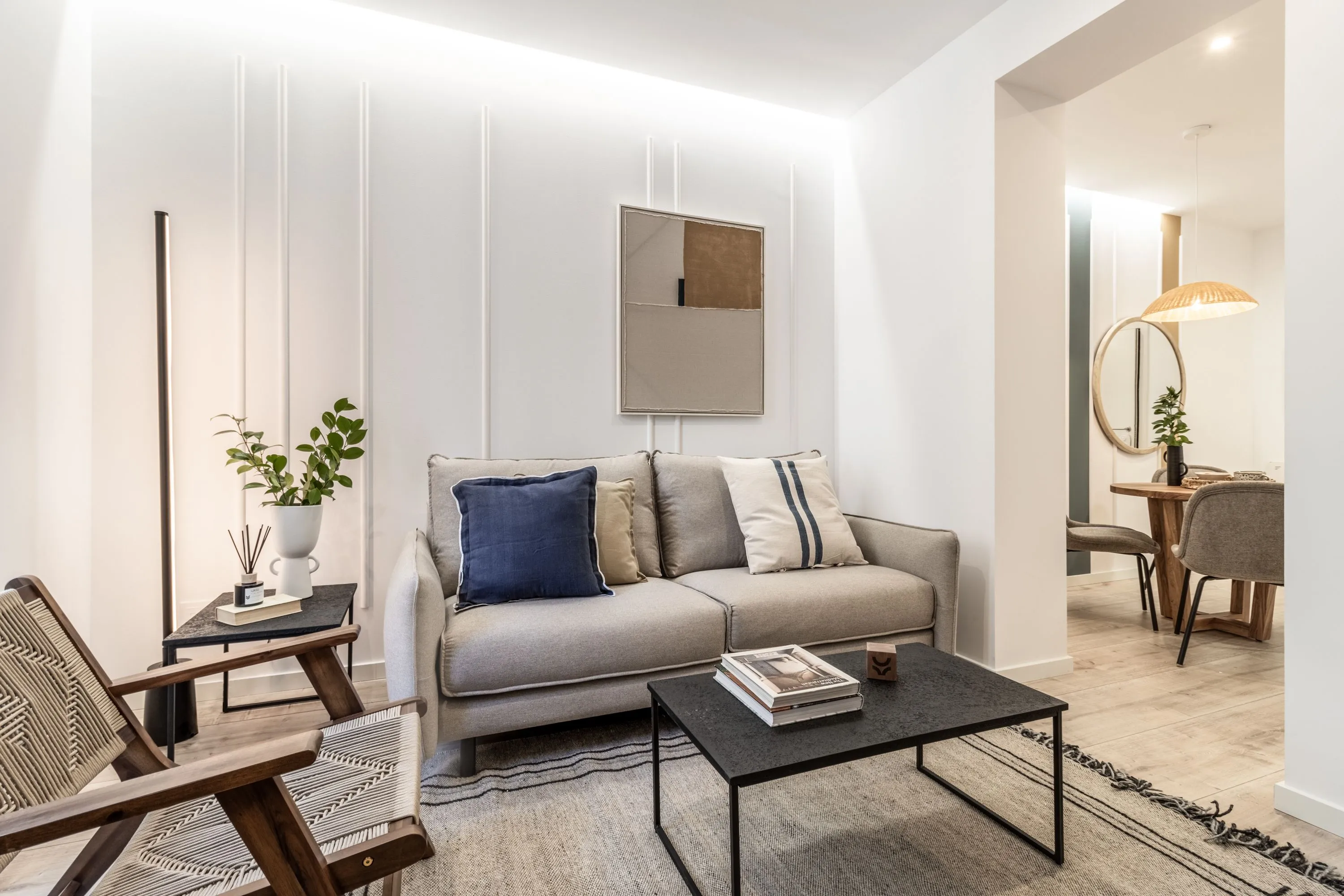 Contemporary Madrid Flat With High-speed Fiber & Pro Work Setup For Digital Nomads #4