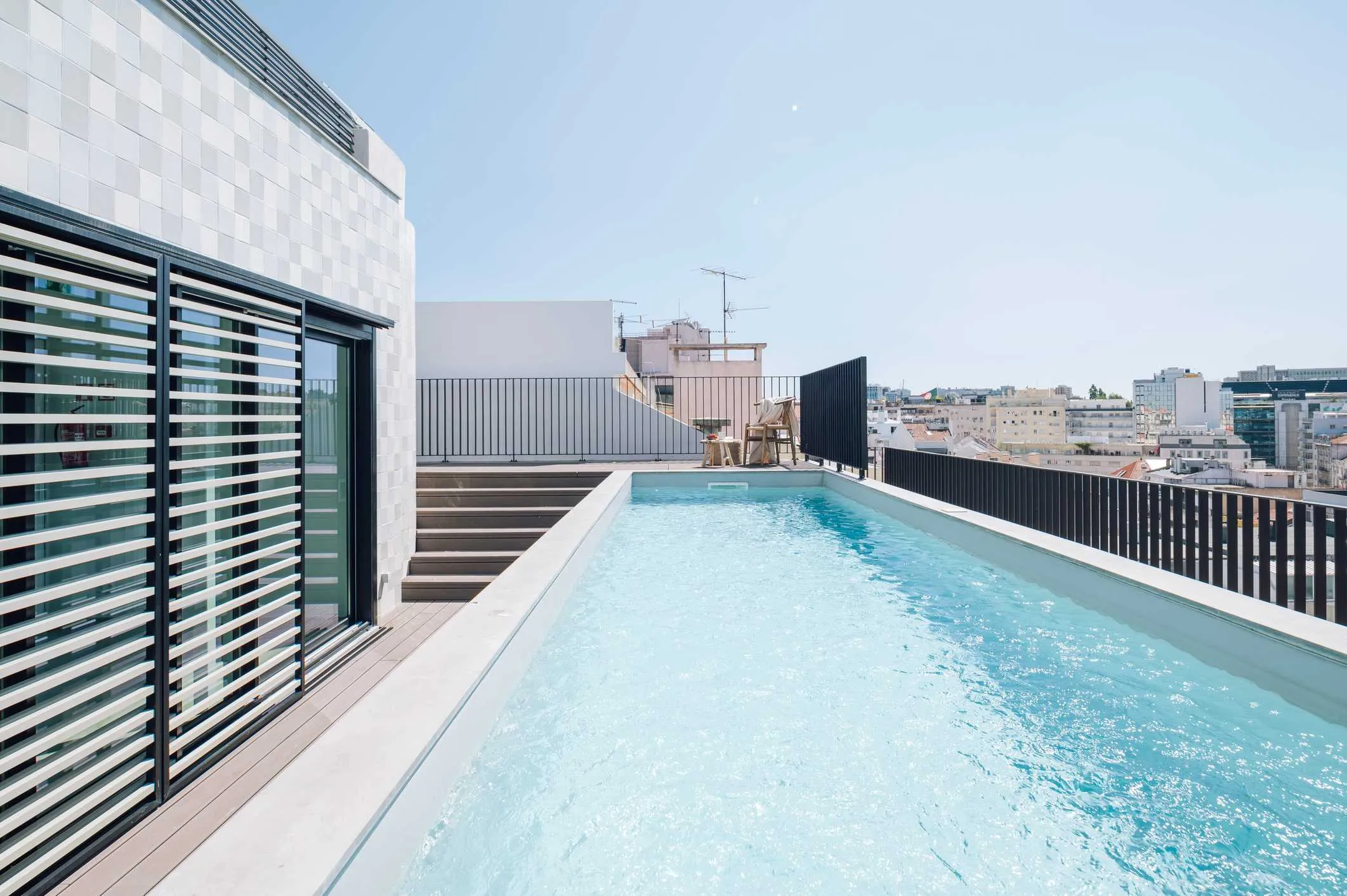 Elegant Lisbon Flat With Ultra-fast Wifi, Dual Monitors, And Pro Workspace In City Center #2