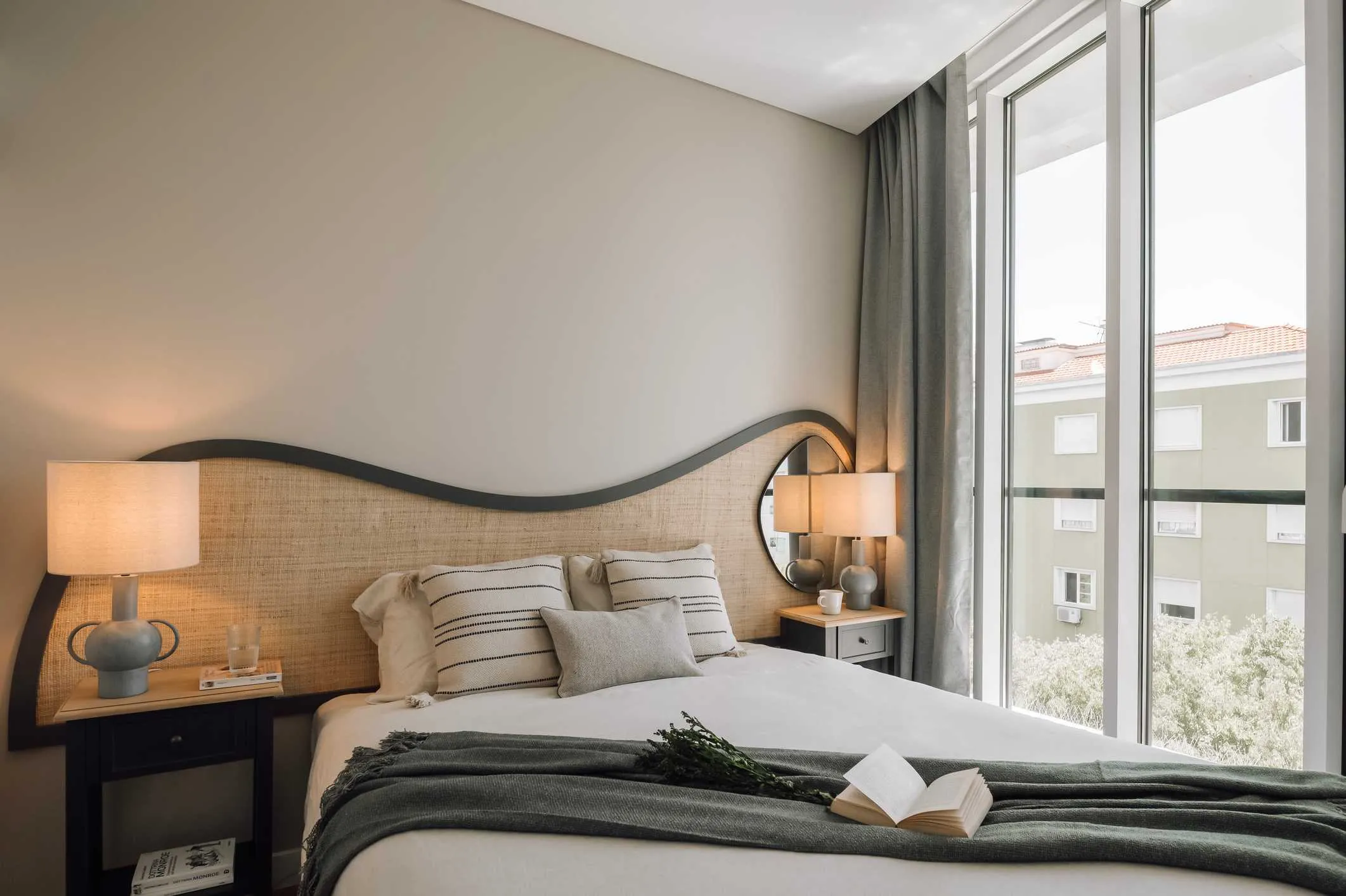 Elegant Lisbon Flat With Ultra-fast Wifi, Dual Monitors, And Pro Workspace In City Center #4