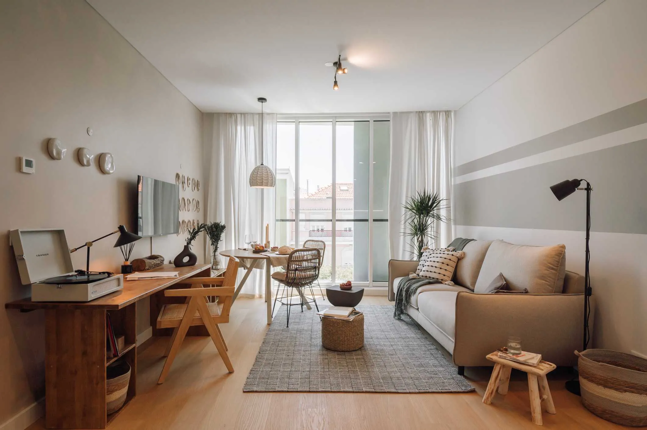 Elegant Lisbon Flat With Ultra-fast Wifi, Dual Monitors, And Pro Workspace In City Center #3