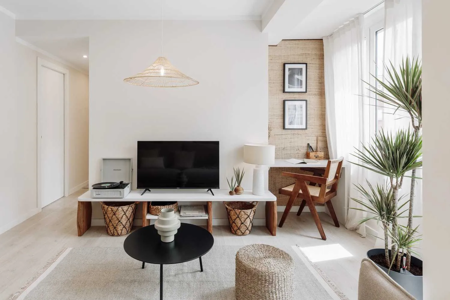 Modern 2-bed Barcelona Flat With Gigabit Internet & Professional Home Office Setup #4